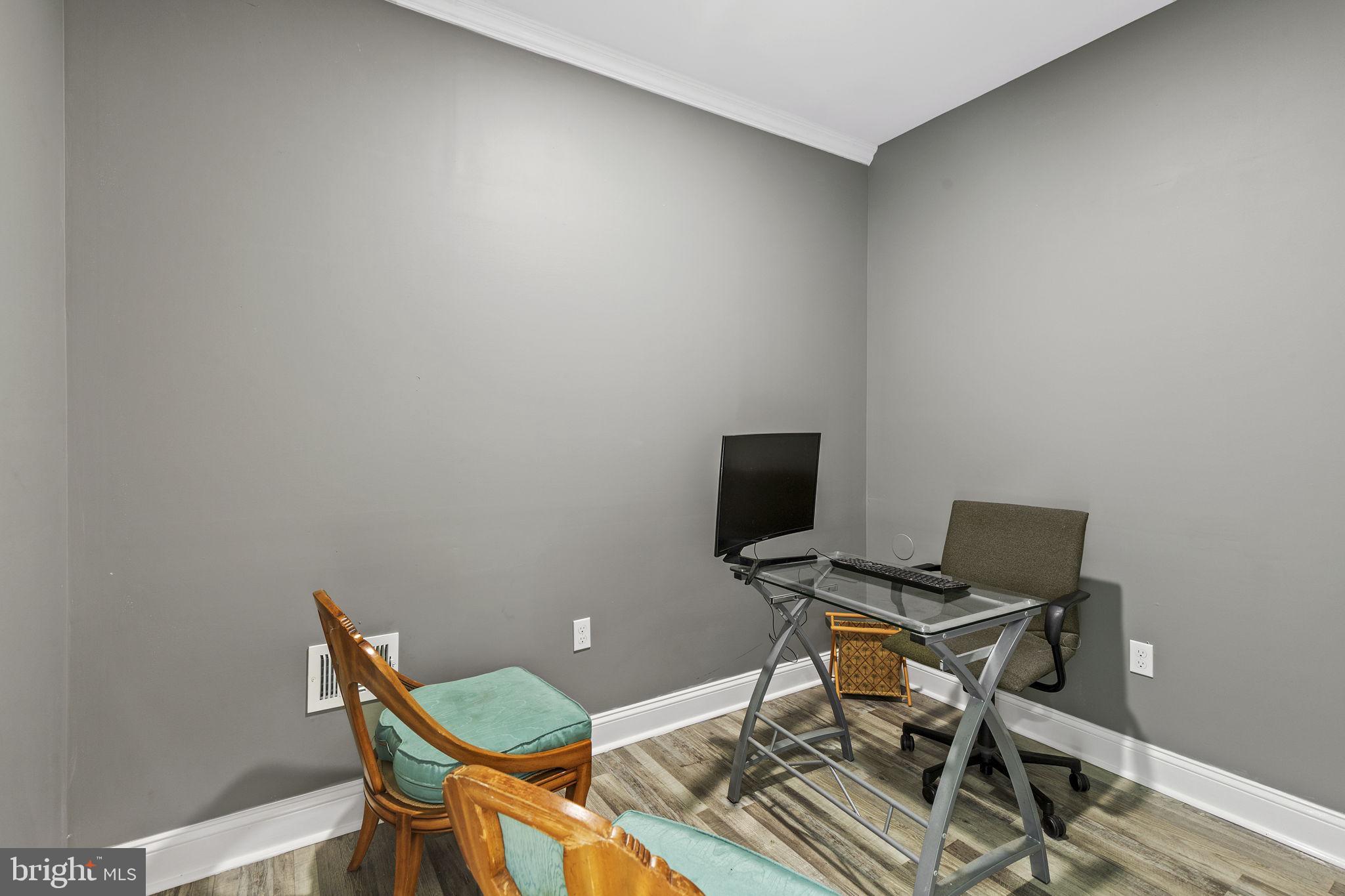 BROADWAY EAST - Residential
