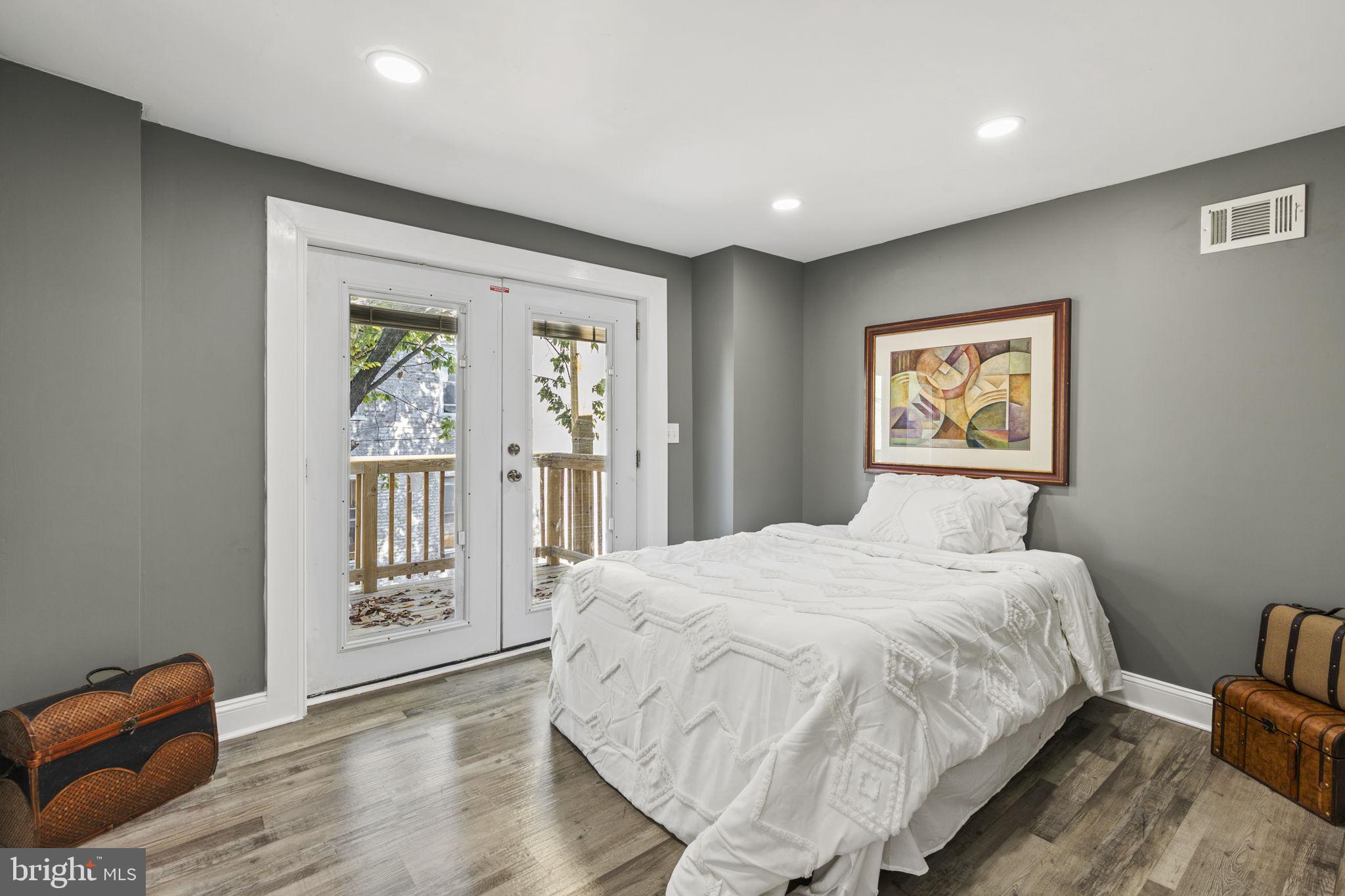 BROADWAY EAST - Residential