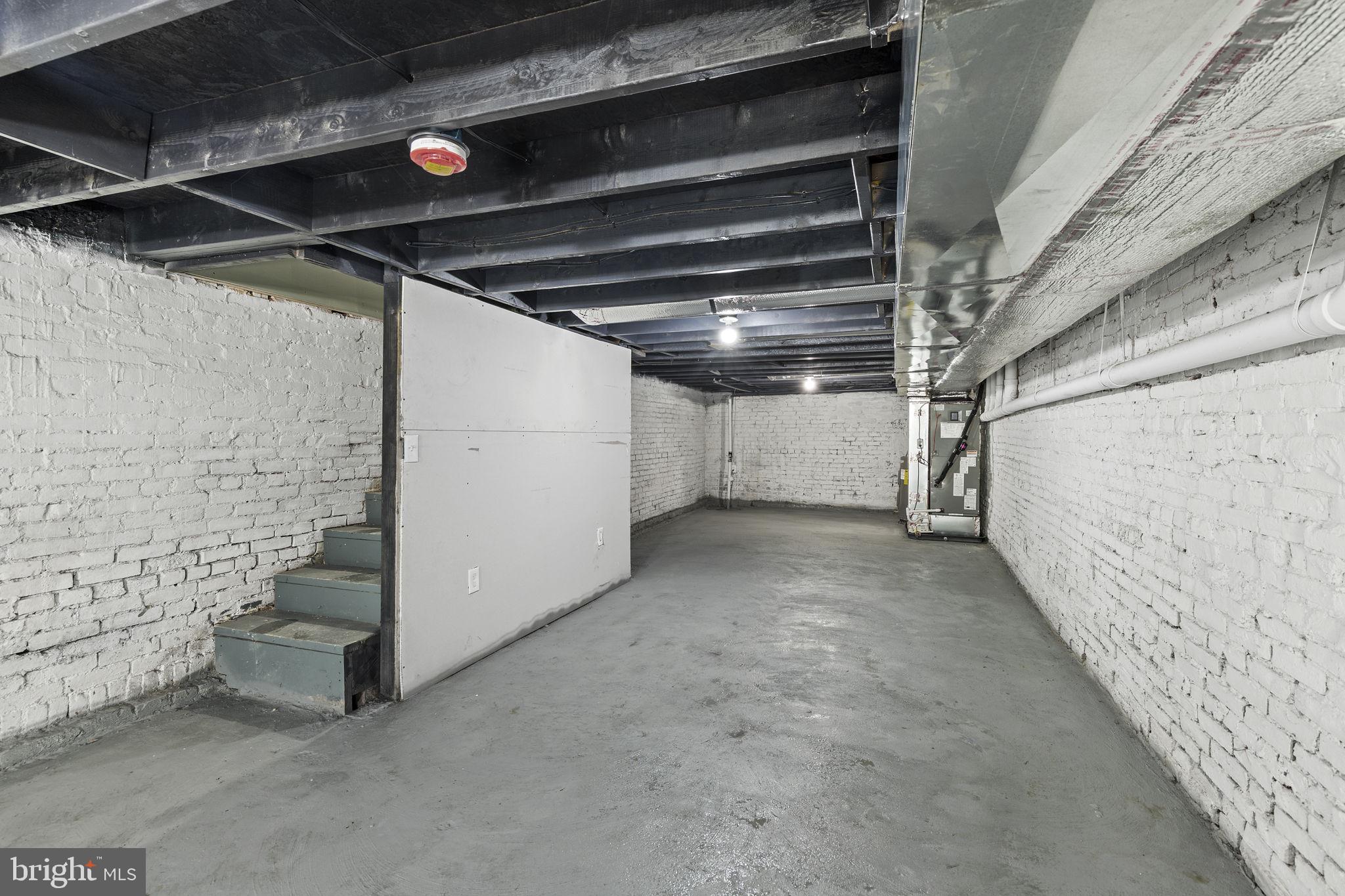 BROADWAY EAST - Residential