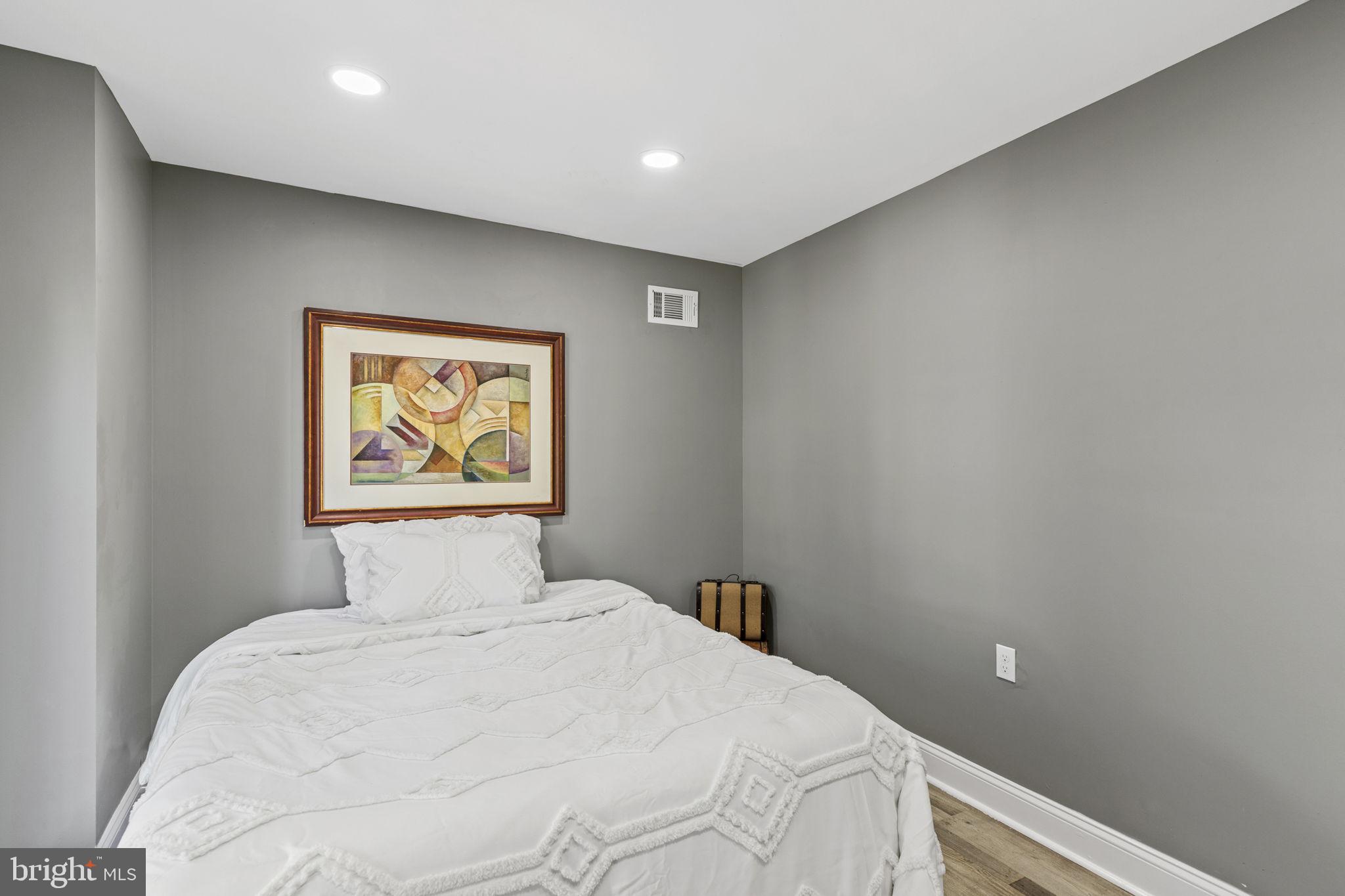 BROADWAY EAST - Residential