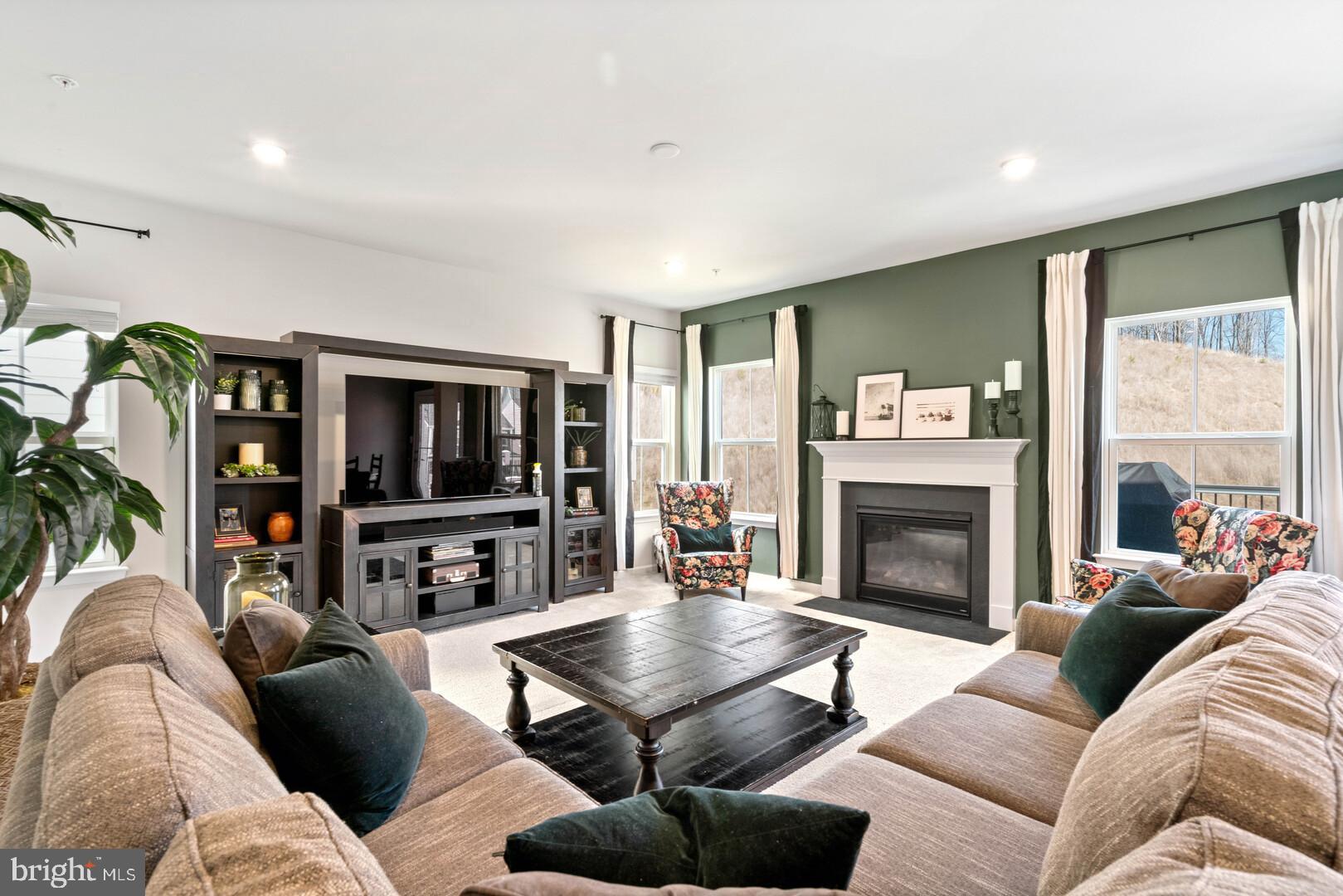 POTOMAC SHORES - Residential