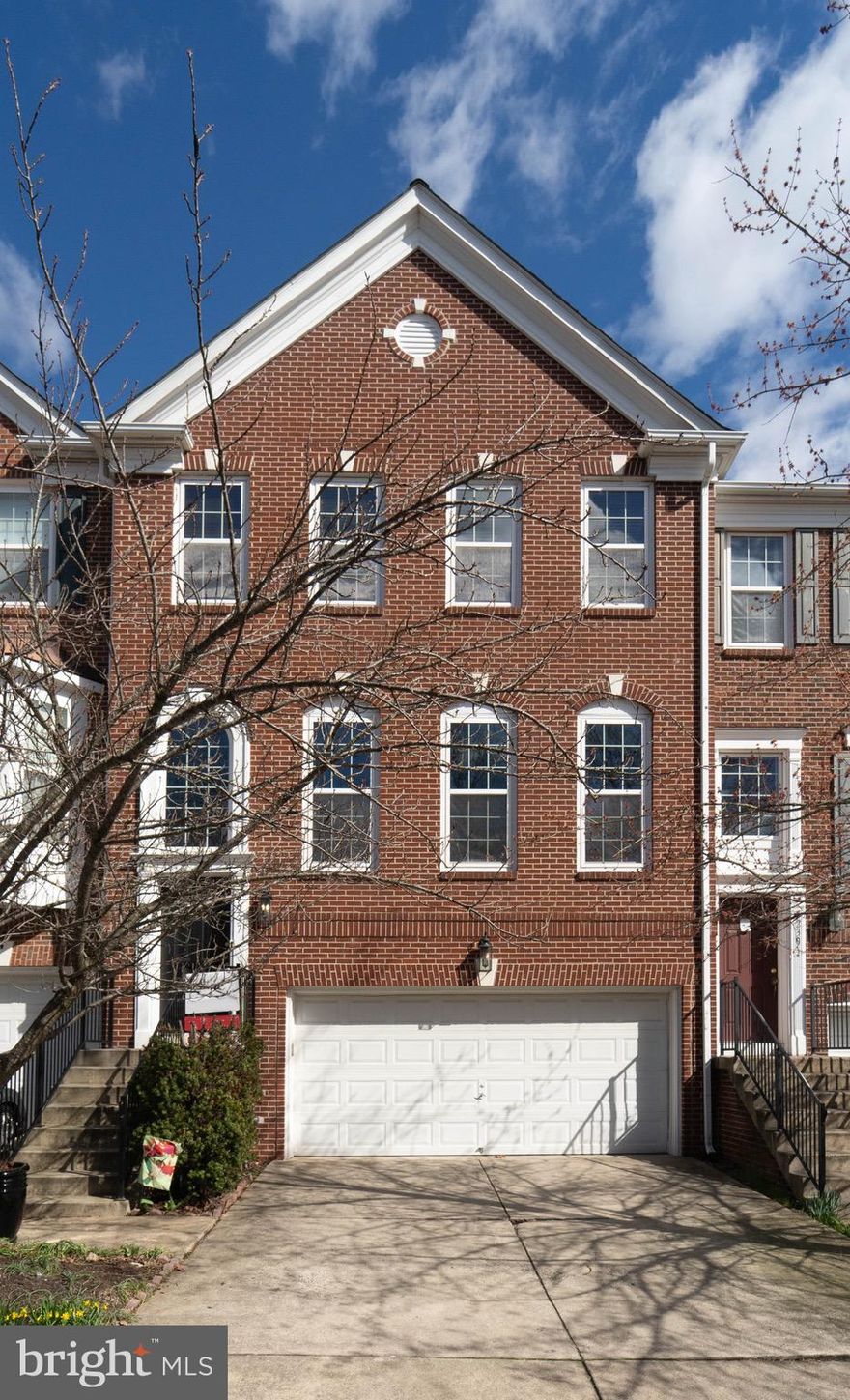 Beautifully updated town house for rent. Spacious 4 BD 3.5 BA townhouse in the Faircrest Neighborhood. Built 2004 and with 2,625 estimated sq ft. living space and a 2 car garage with storage. You'll find a Gourmet Kitchen, Stainless Steel Appliance, Granite Countertops, and Hardwood floors on main level. The luxurious Master Bedroom has a generously sized walk-in closet. Great location for commutes on  I66, Route 29, Route 28, and Fairfax County Parkway. Easy commute to Vienna Metro and commuter lots!