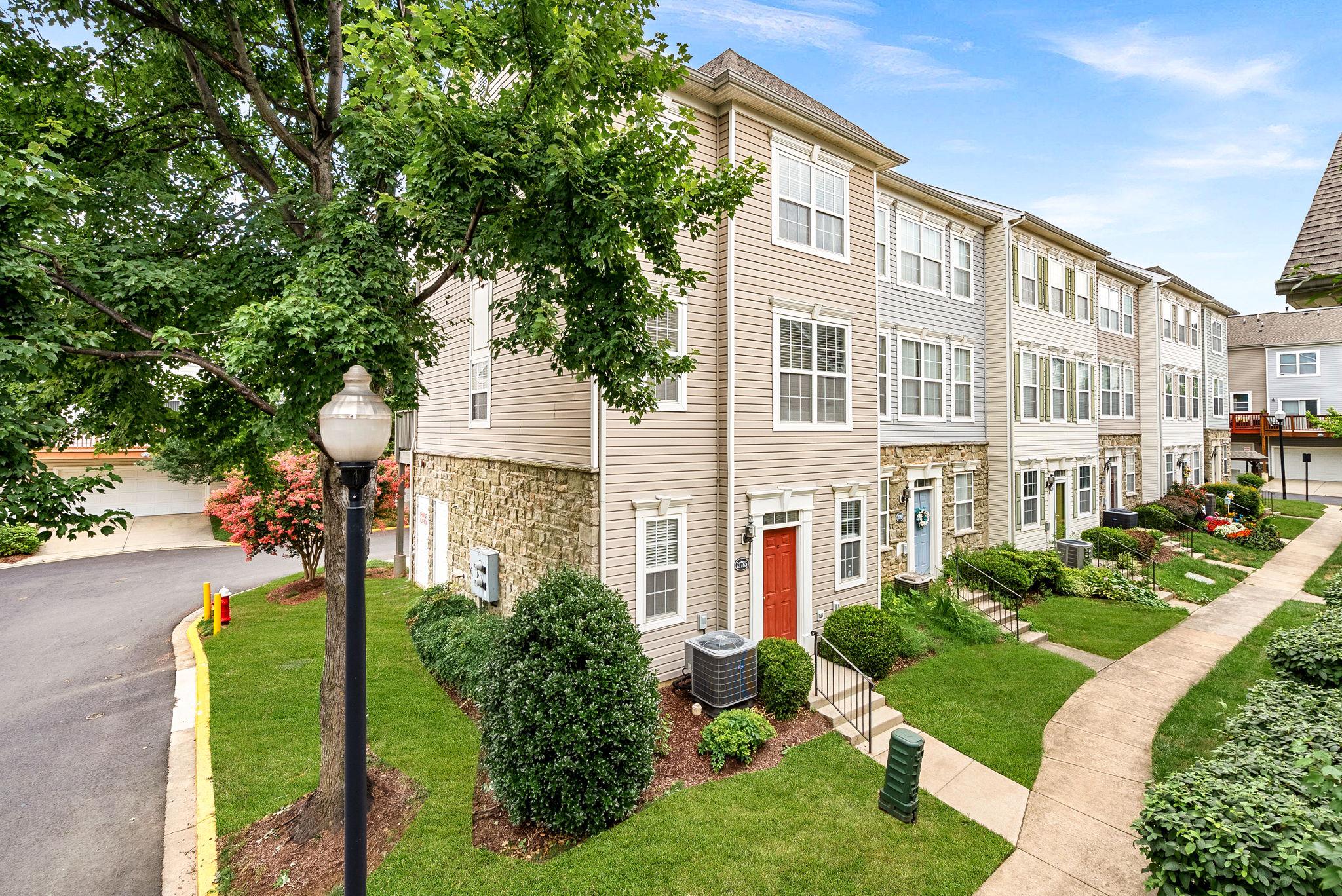 21785 DRAGONS GREEN SQUARE 21785