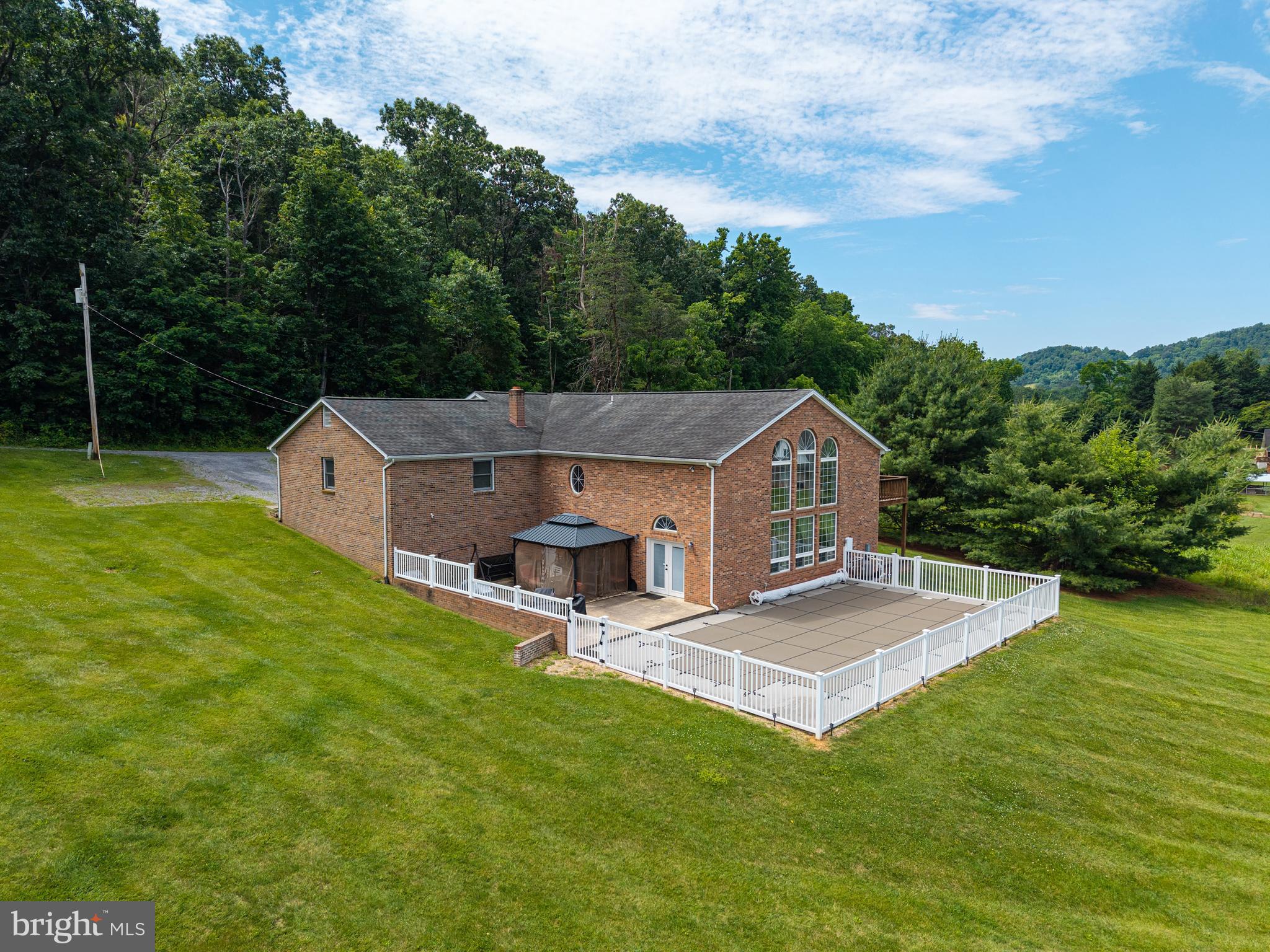 402 LAUCK LANE