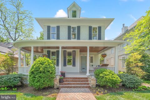 Photo of 3524 Raymond Street, CHEVY CHASE, MD 20815 (MLS # MDMC2173308)