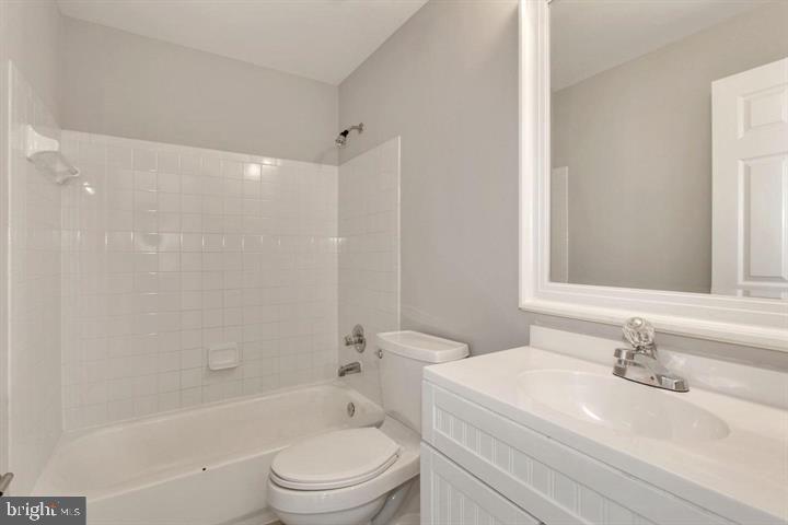 SUMMERHOUSE CONDO - Residential