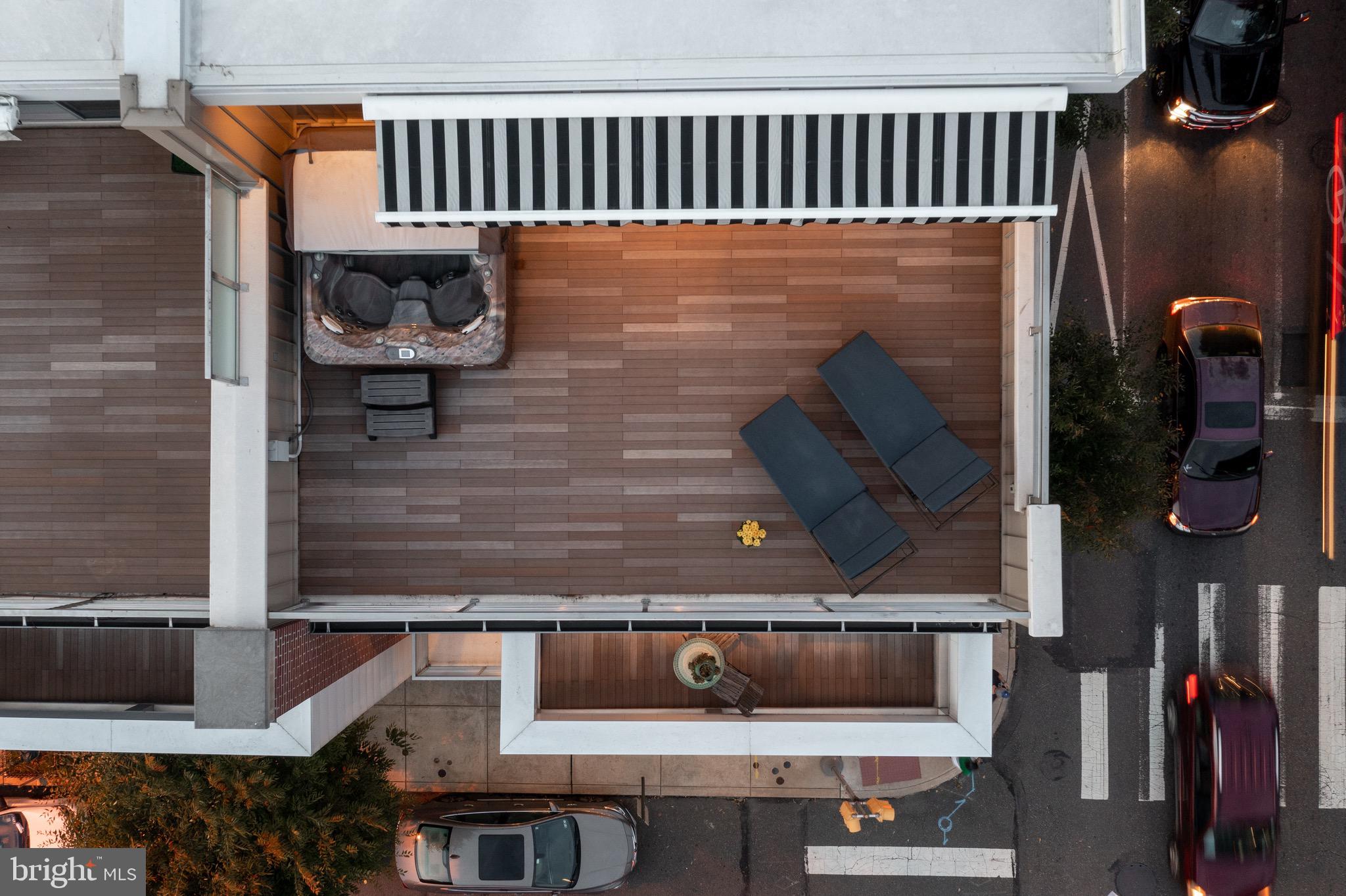 LOGAN SQUARE - Residential