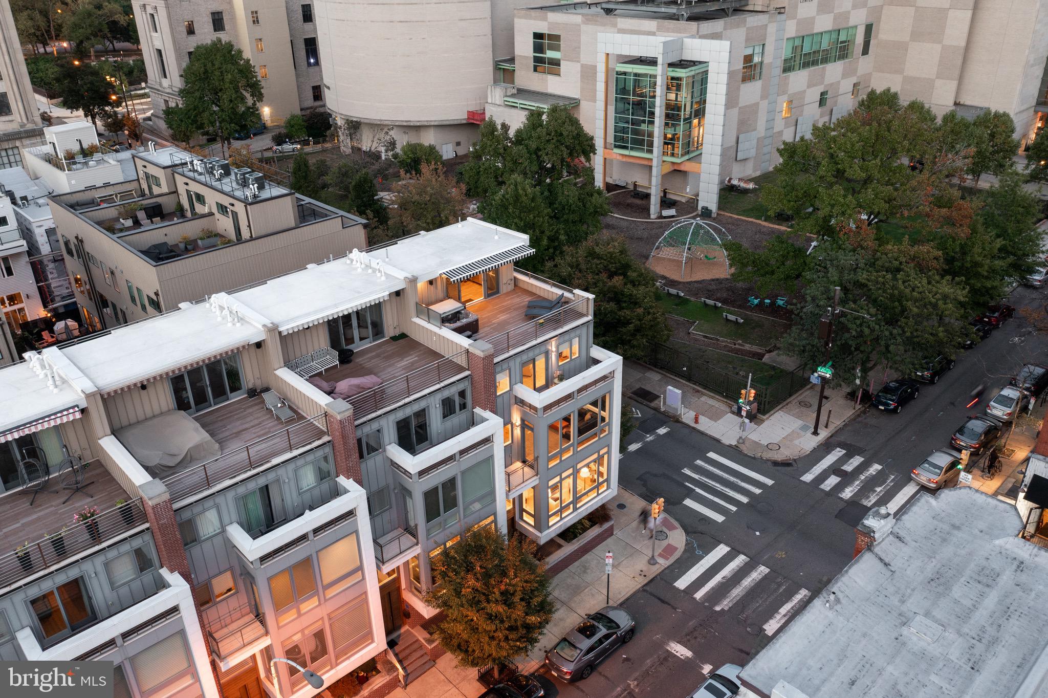 LOGAN SQUARE - Residential