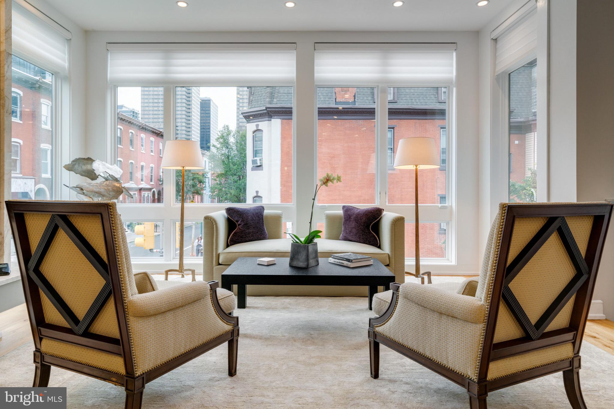 LOGAN SQUARE - Residential