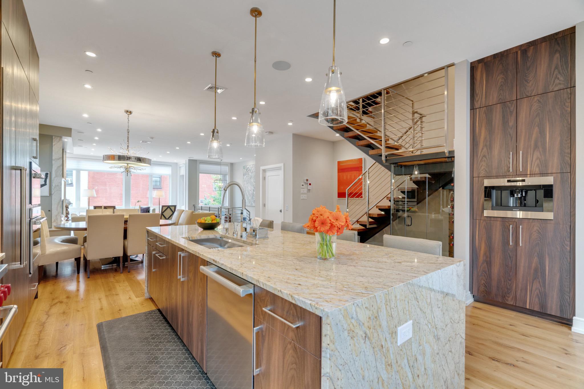 LOGAN SQUARE - Residential