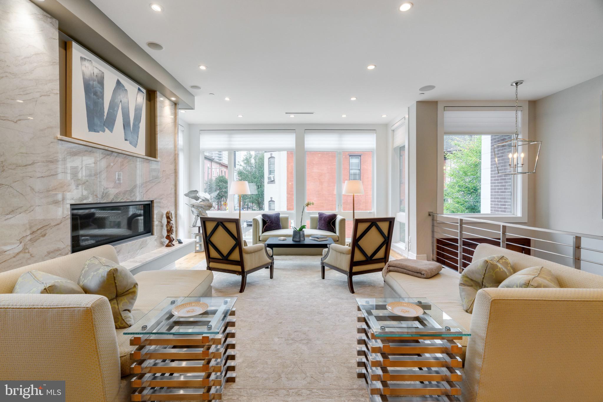 LOGAN SQUARE - Residential