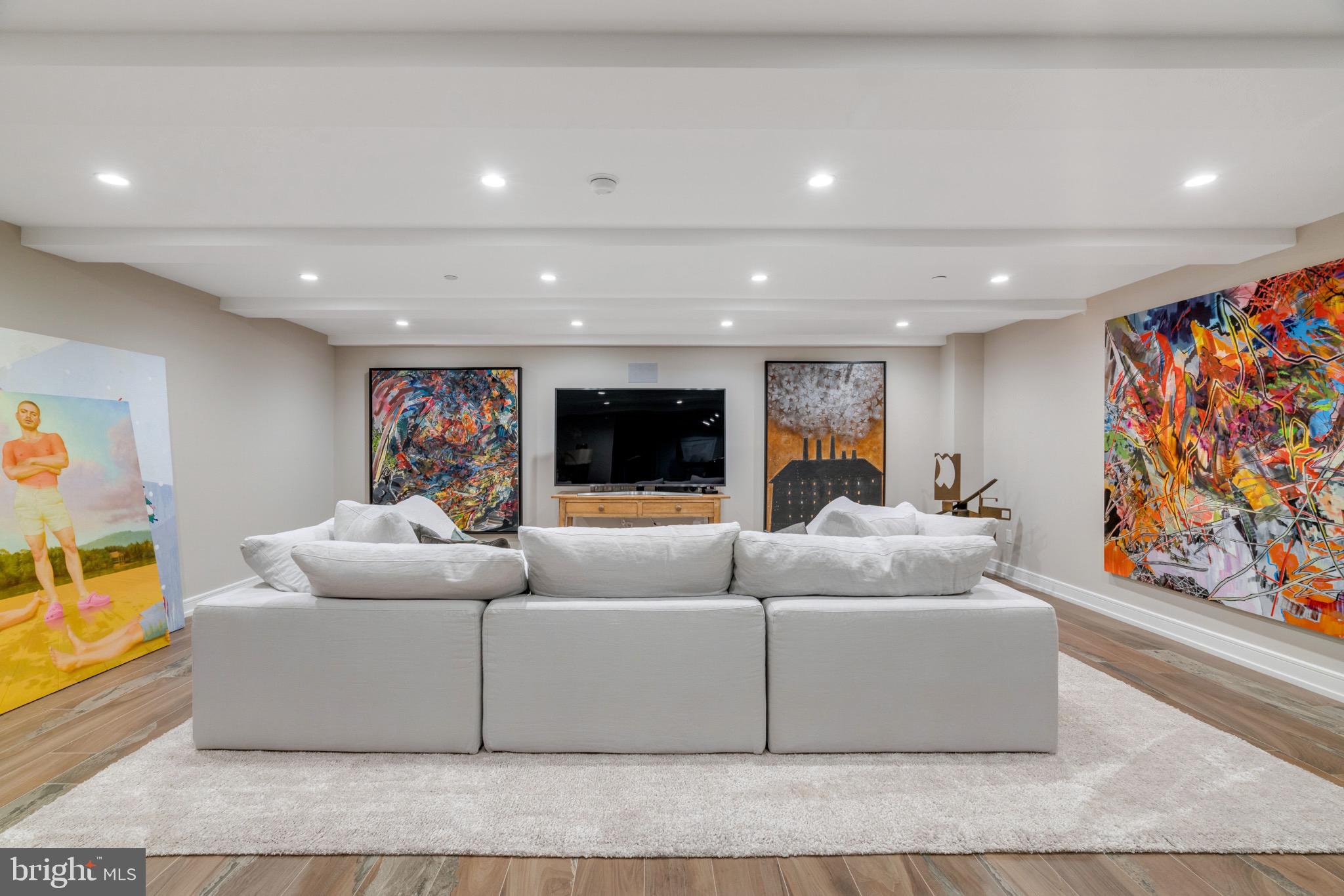 LOGAN SQUARE - Residential