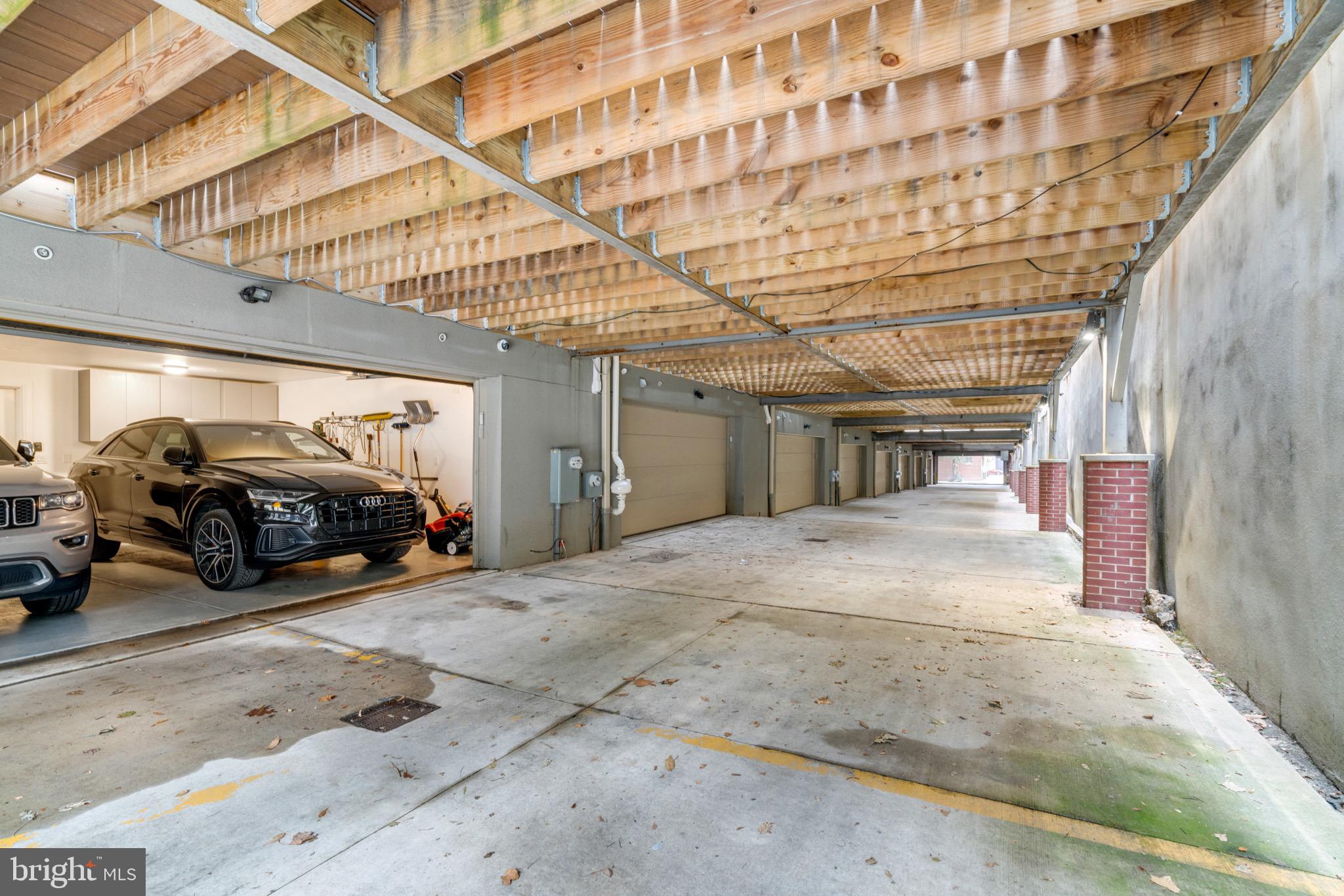 LOGAN SQUARE - Residential