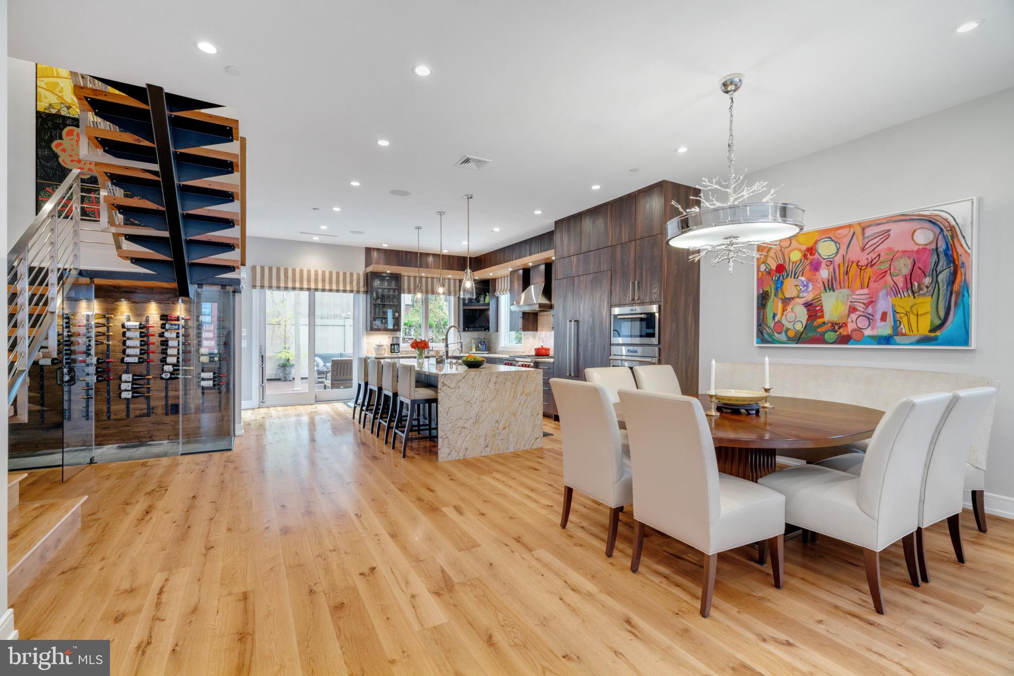 LOGAN SQUARE - Residential