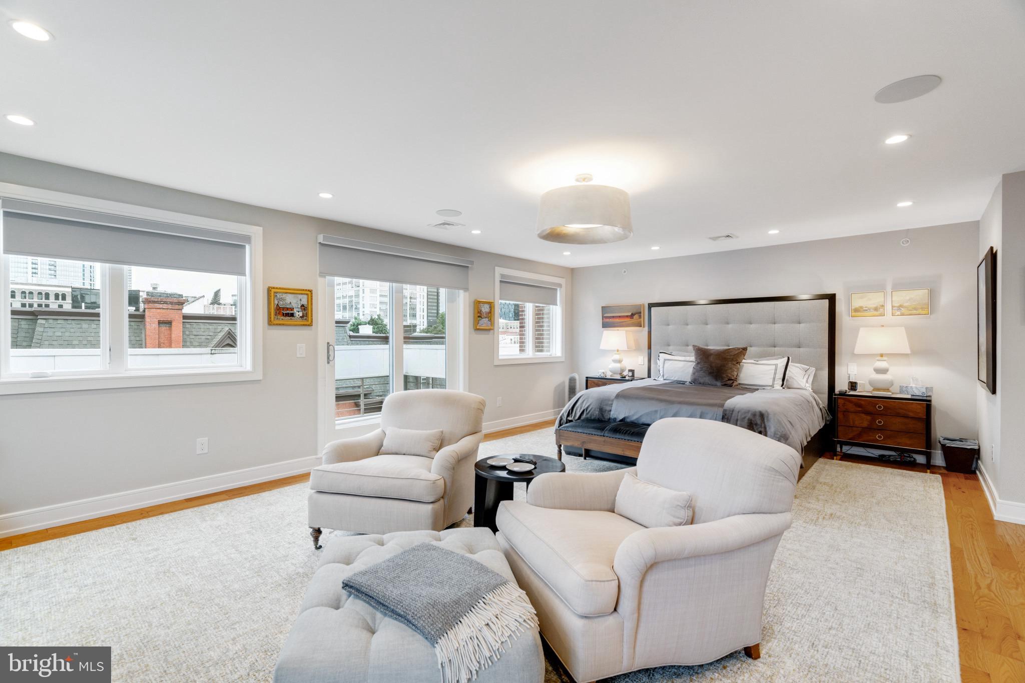 LOGAN SQUARE - Residential