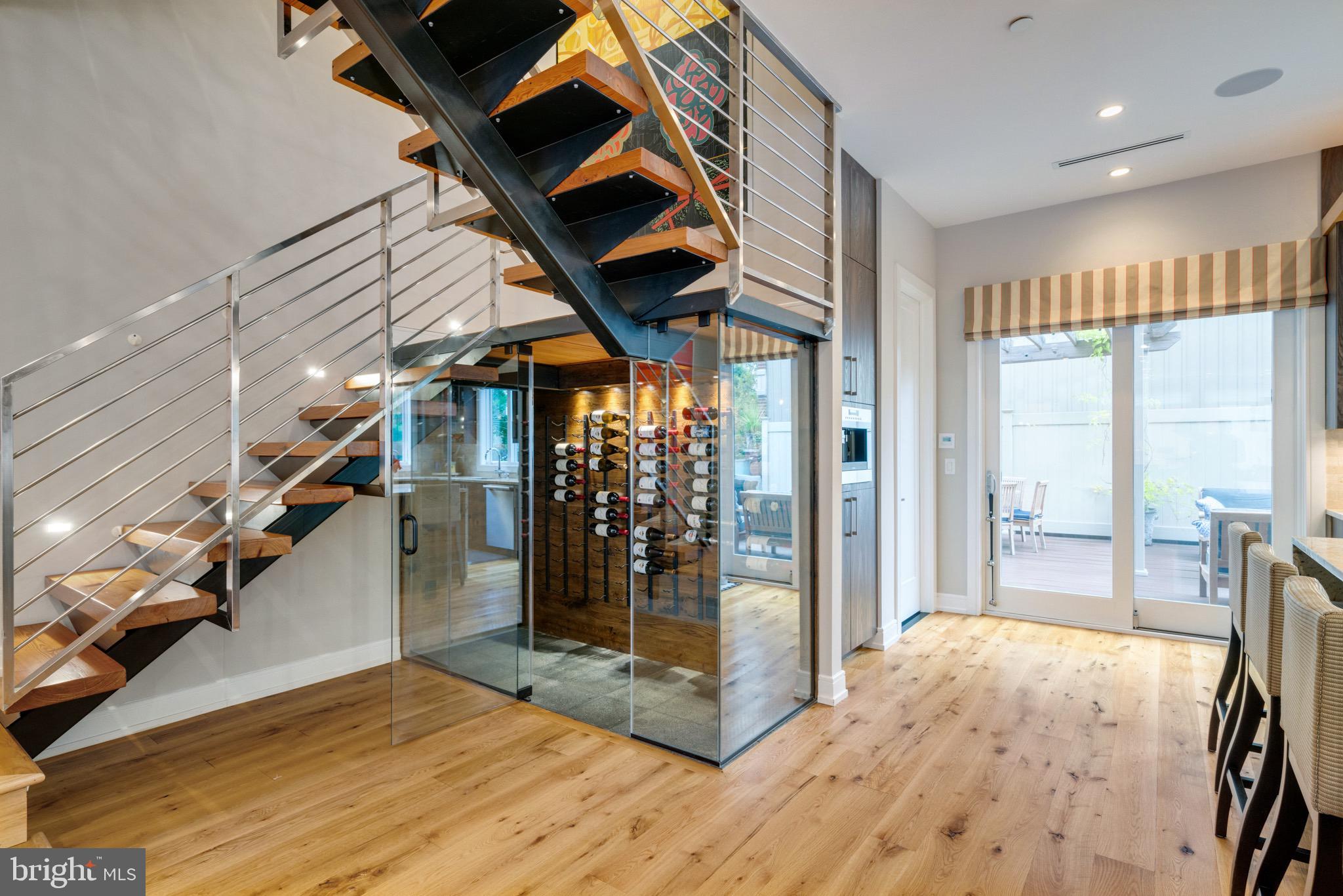 LOGAN SQUARE - Residential