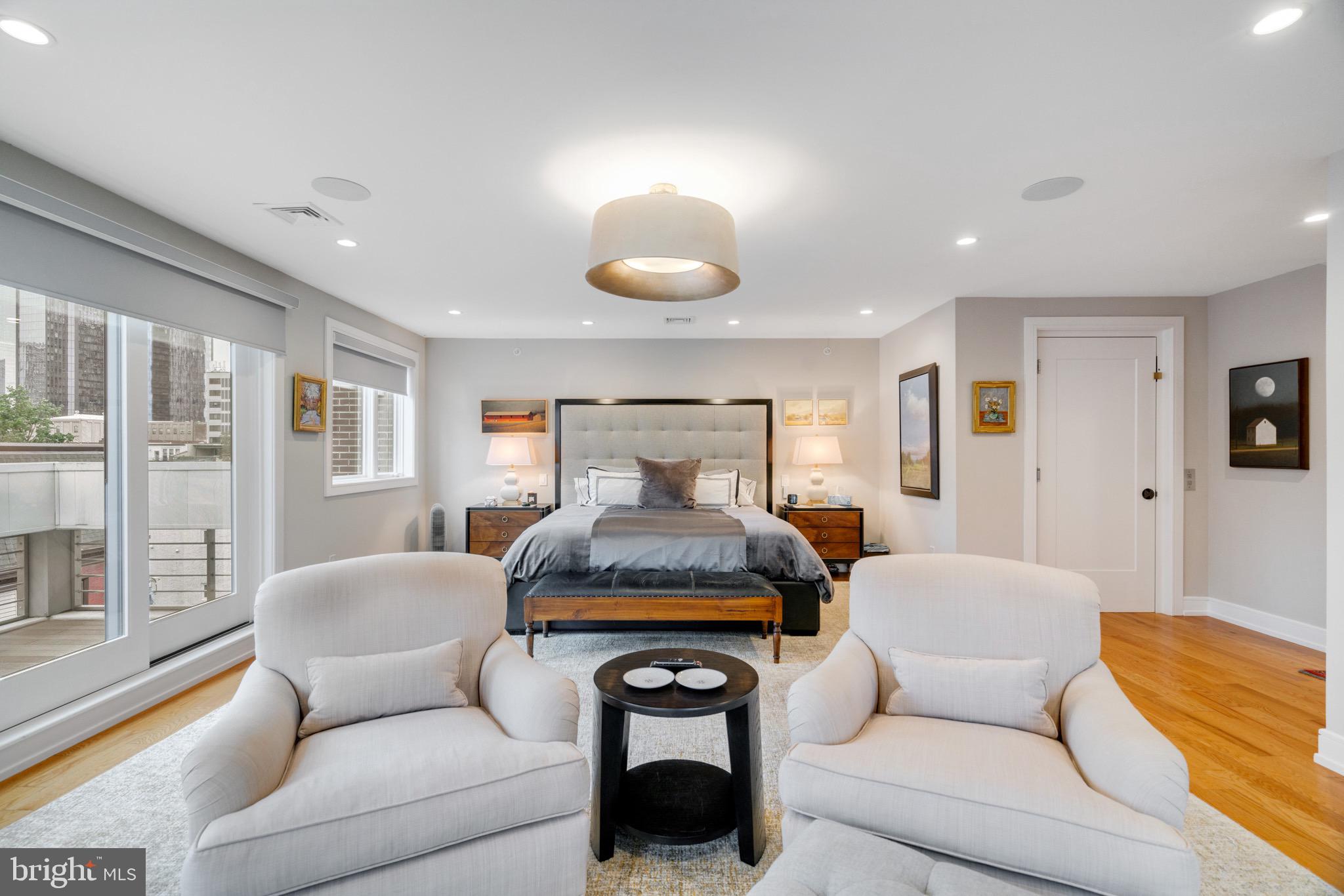 LOGAN SQUARE - Residential