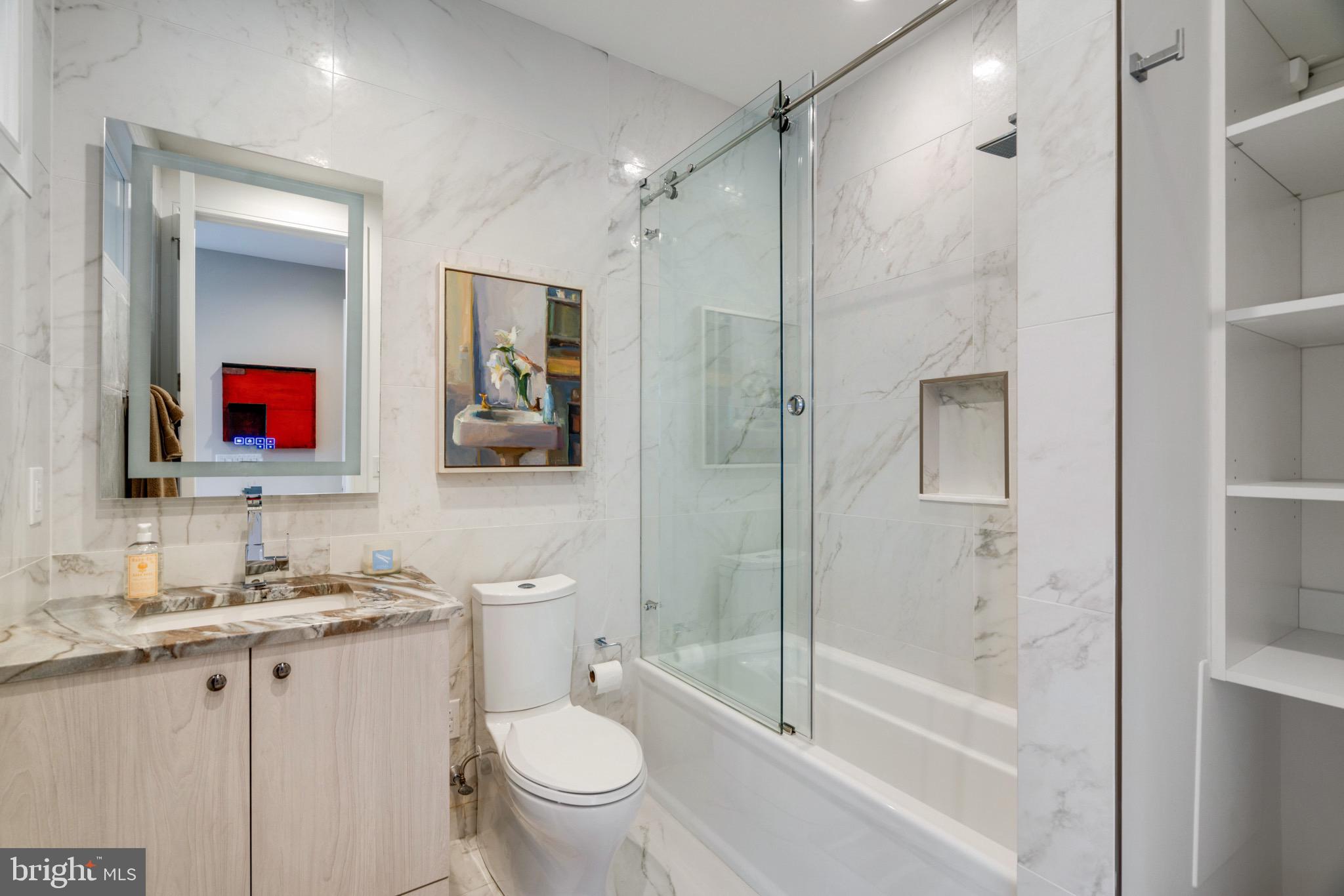 LOGAN SQUARE - Residential