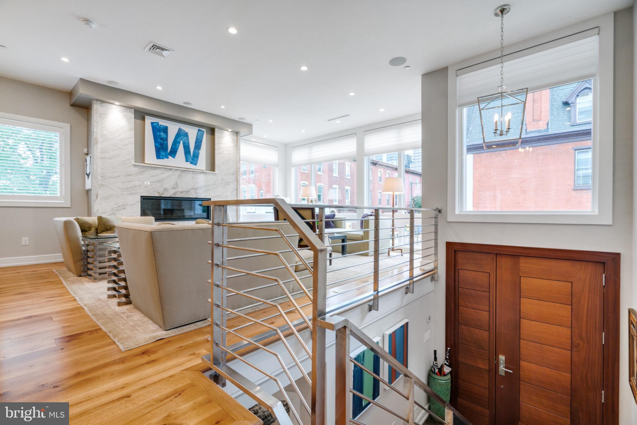 LOGAN SQUARE - Residential