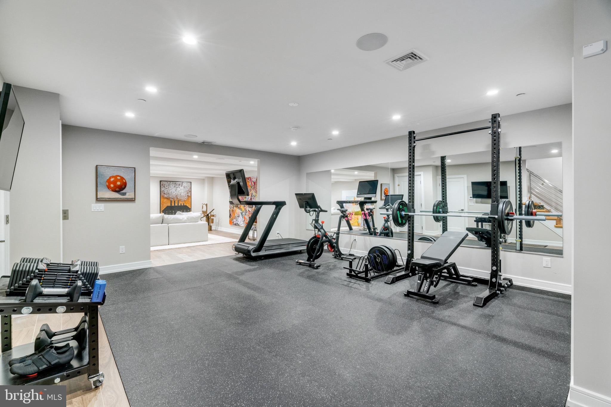 LOGAN SQUARE - Residential