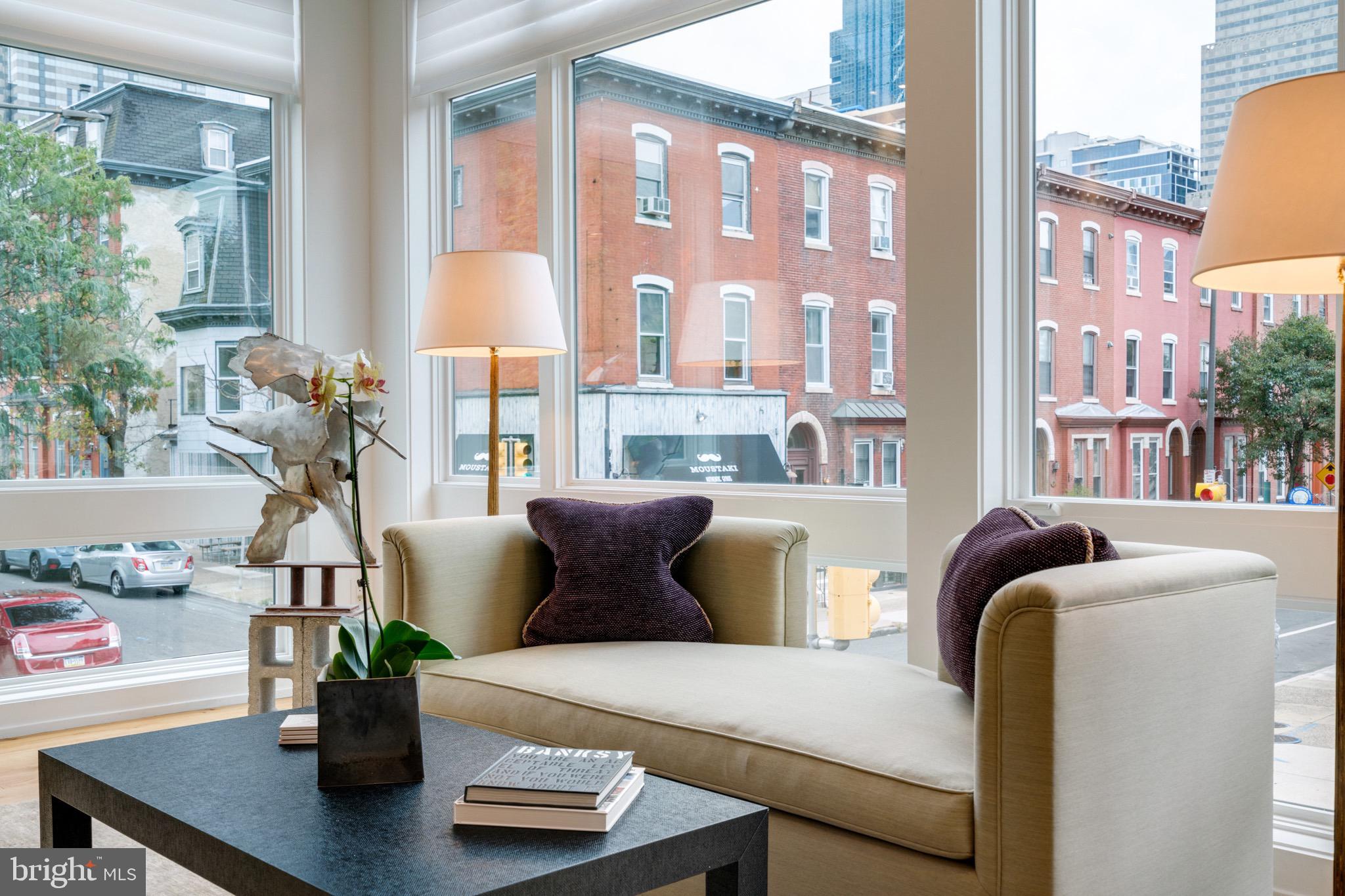 LOGAN SQUARE - Residential