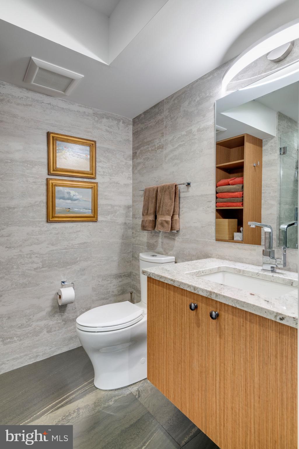 LOGAN SQUARE - Residential