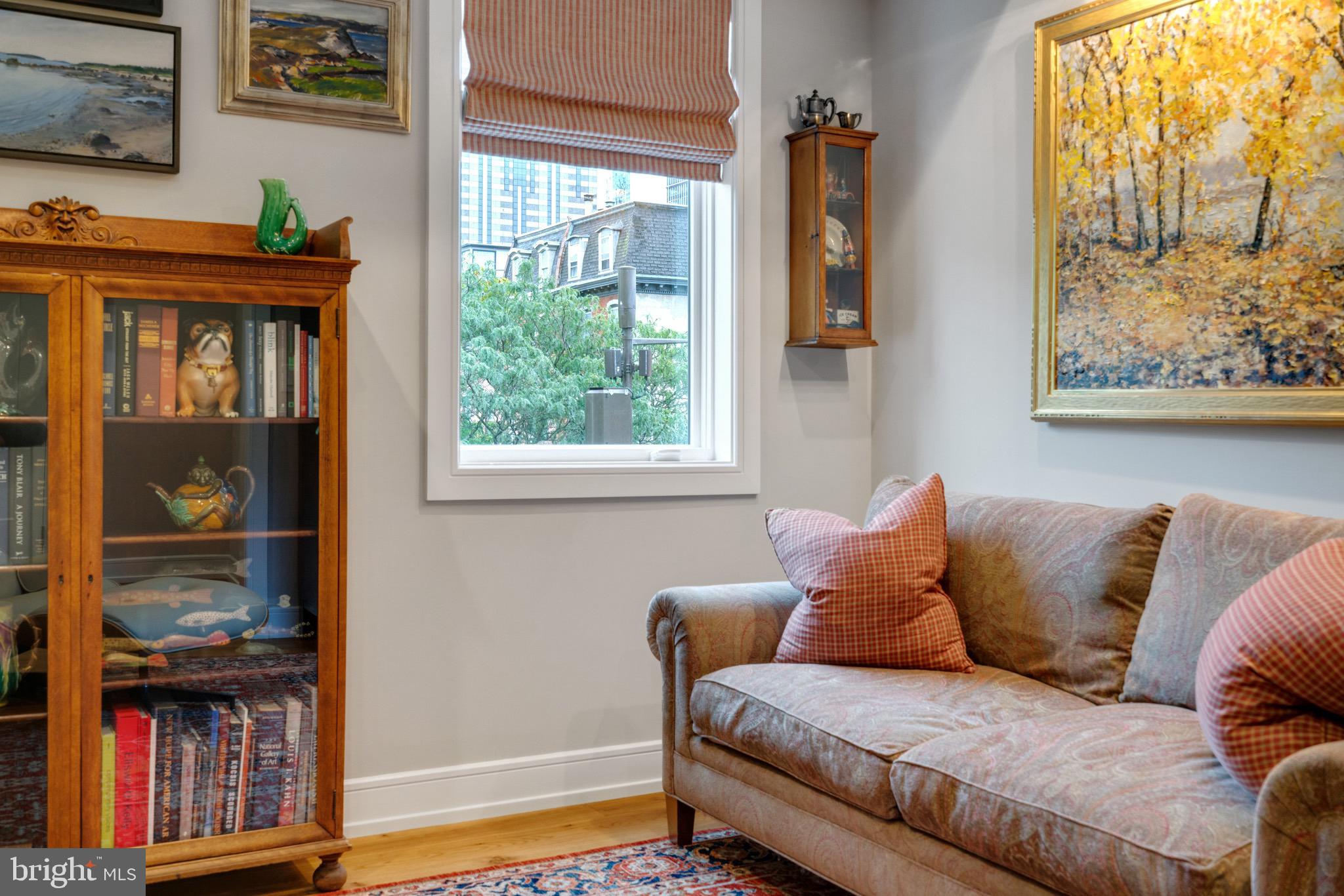 LOGAN SQUARE - Residential