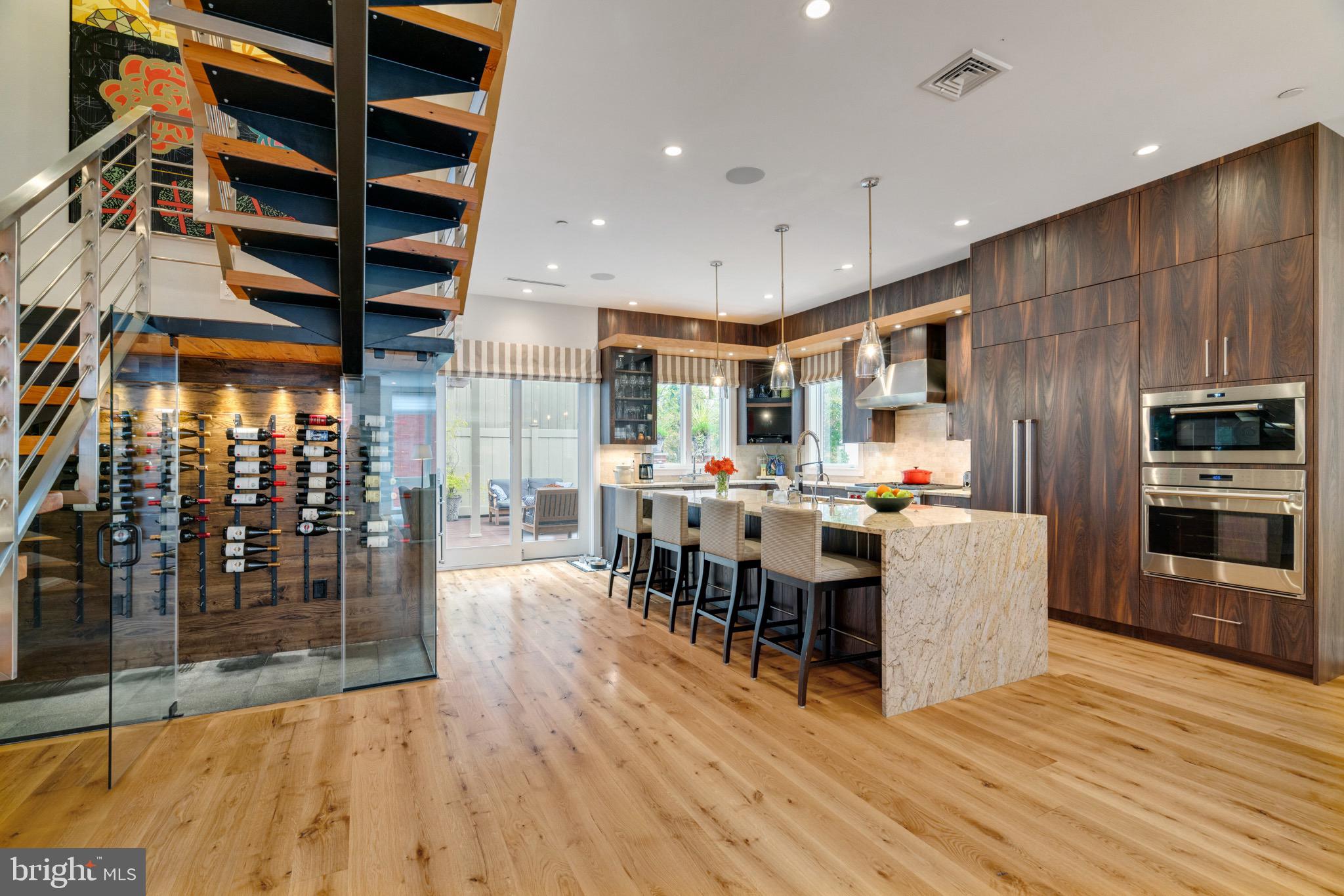 LOGAN SQUARE - Residential