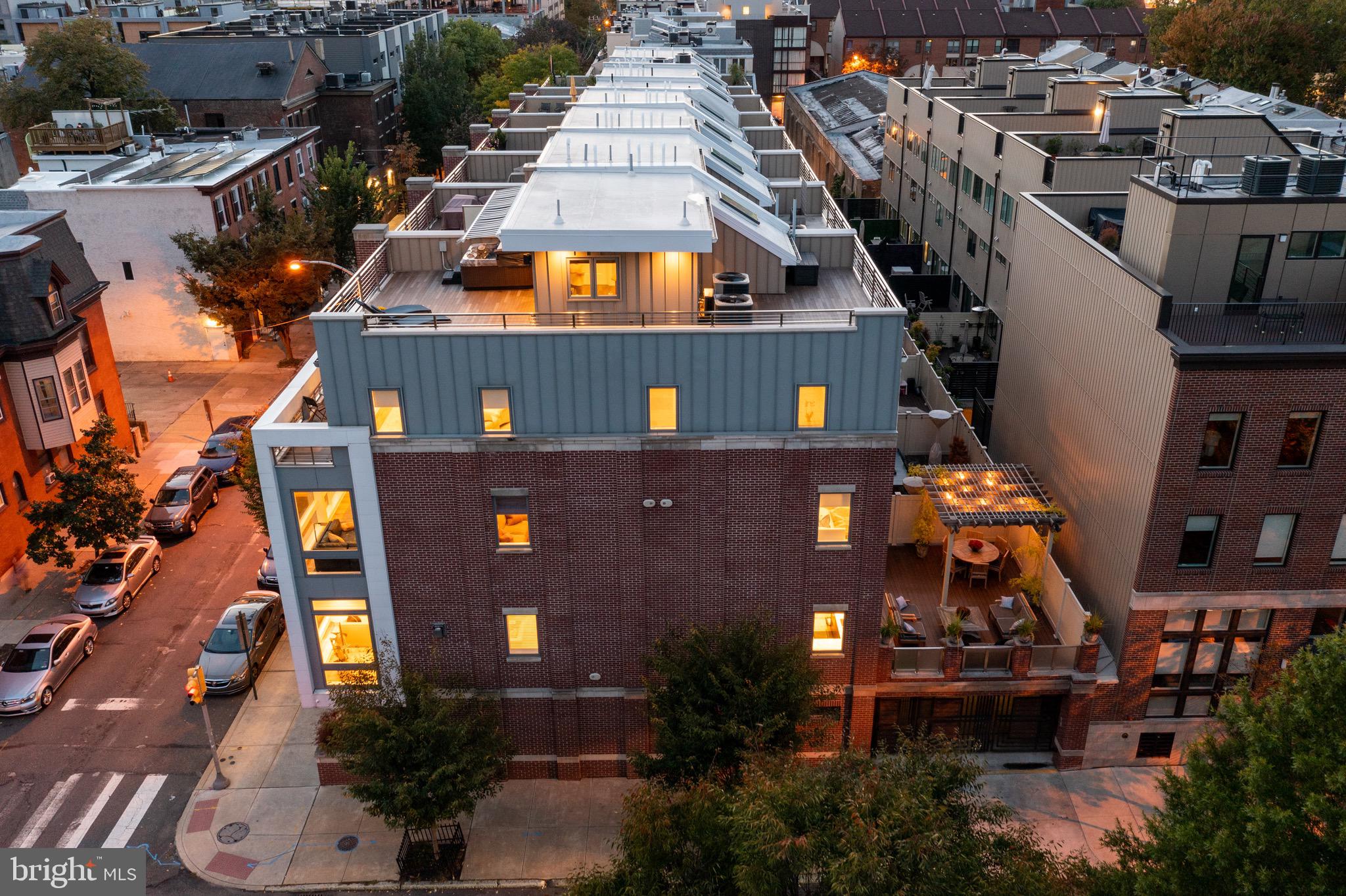 LOGAN SQUARE - Residential