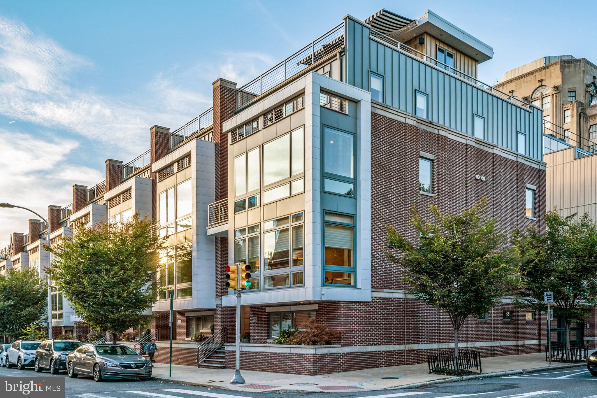 LOGAN SQUARE - Residential