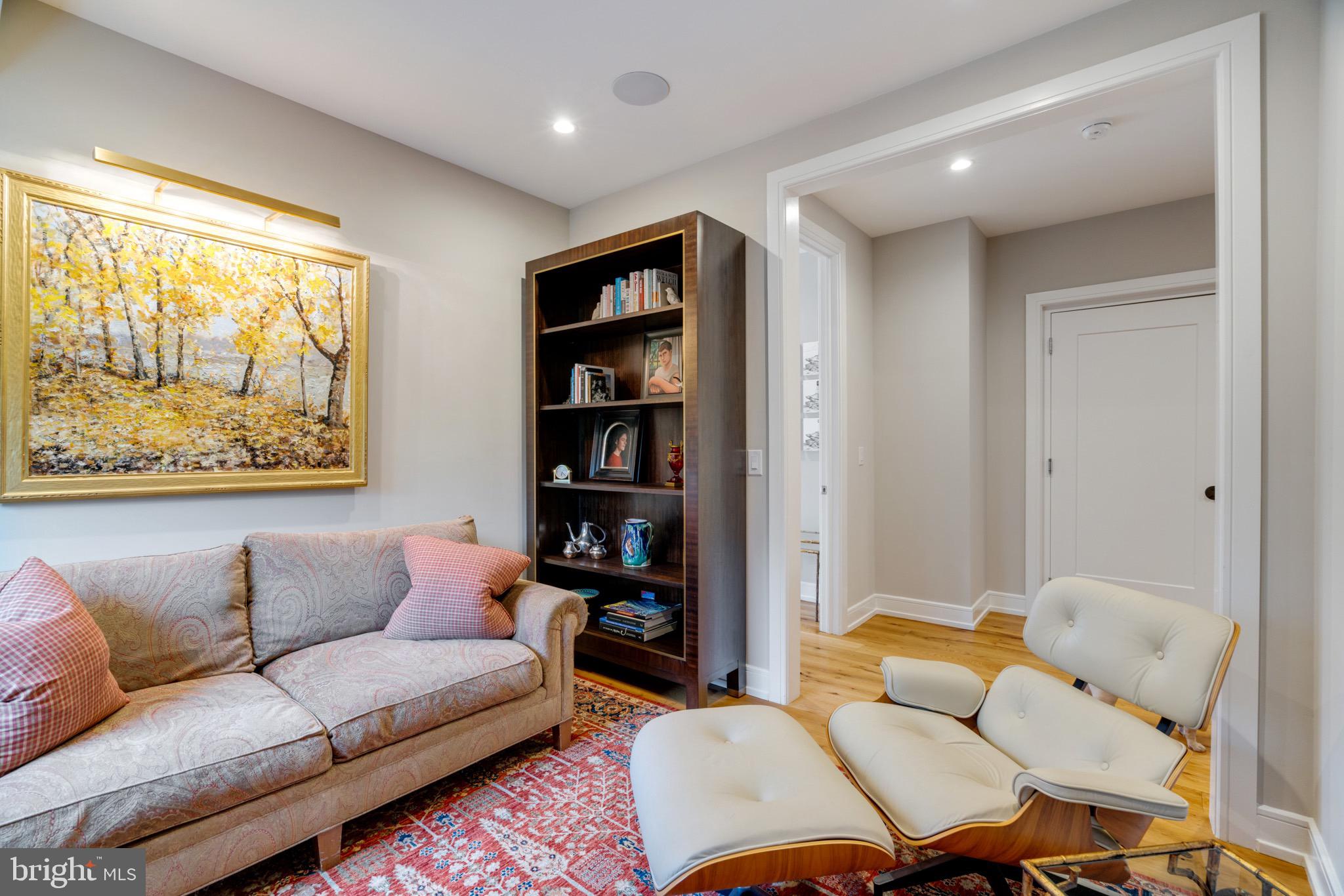 LOGAN SQUARE - Residential