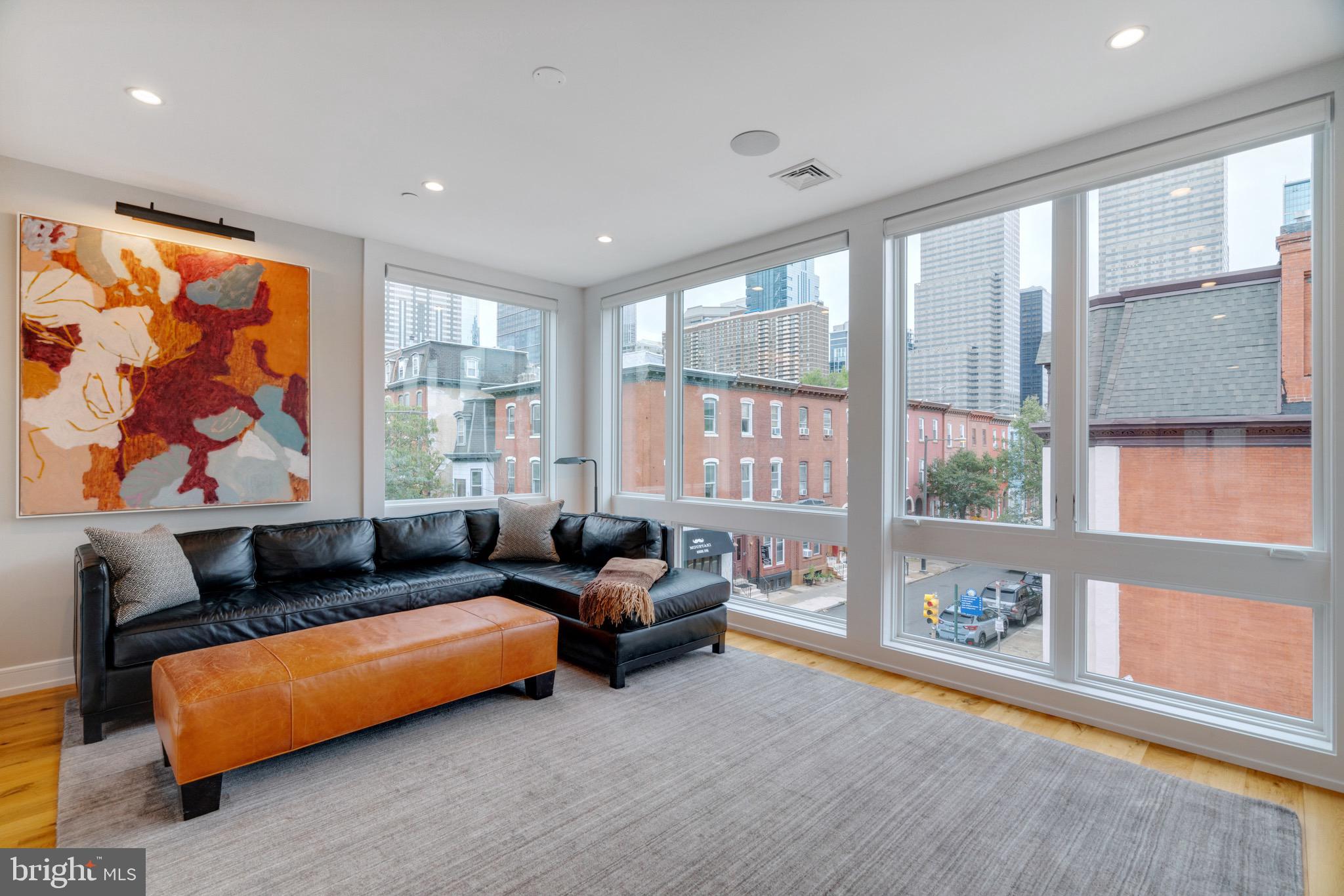 LOGAN SQUARE - Residential