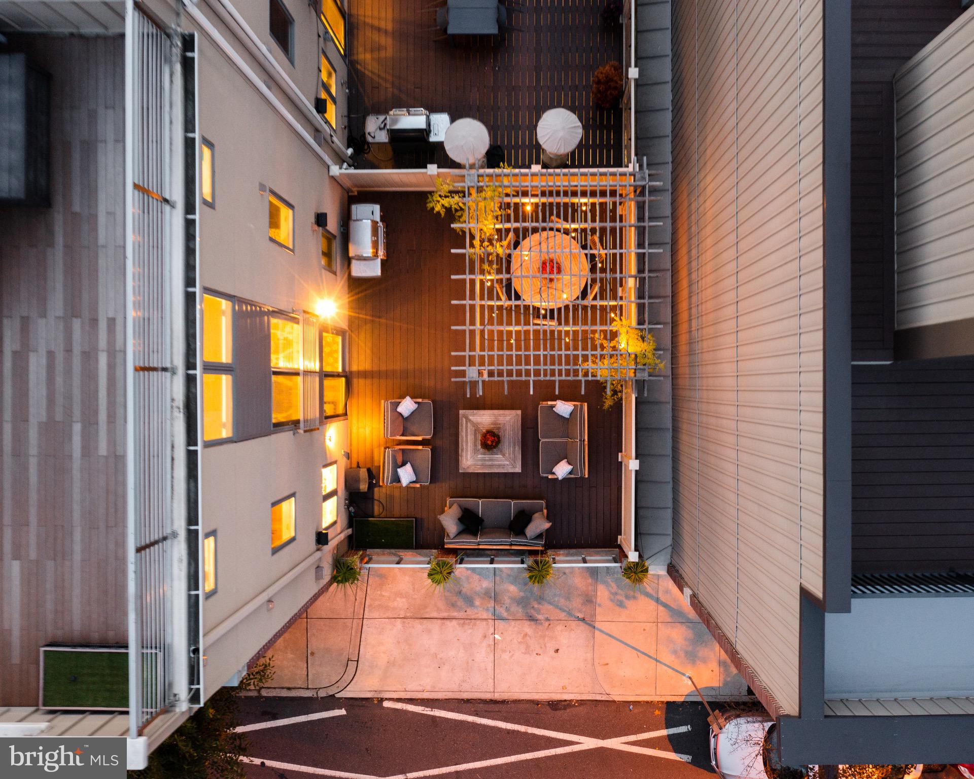 LOGAN SQUARE - Residential