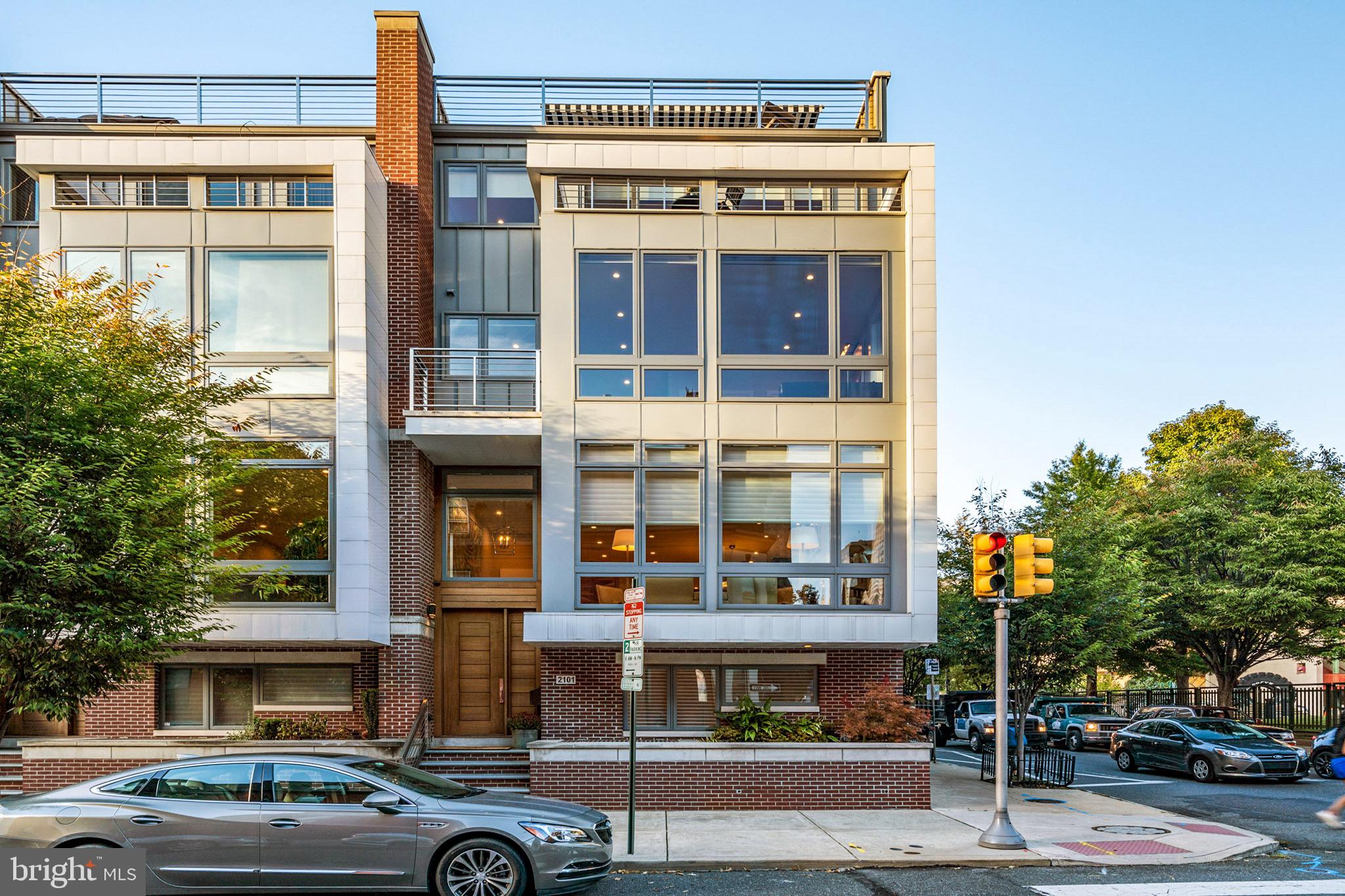 LOGAN SQUARE - Residential