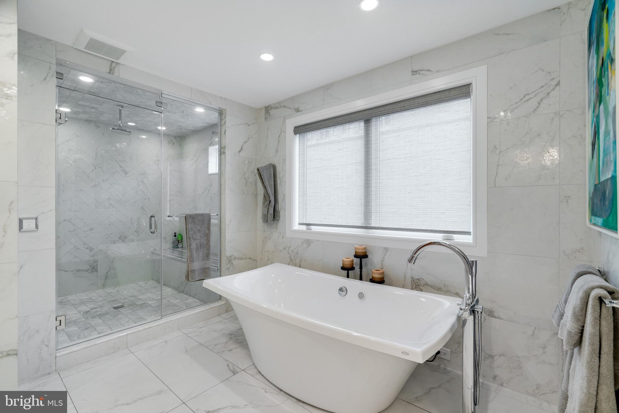 LOGAN SQUARE - Residential