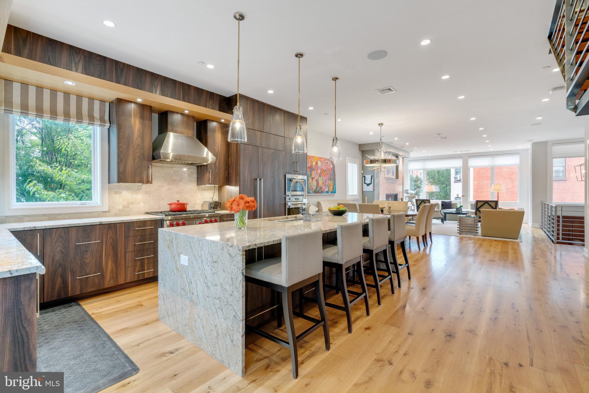 LOGAN SQUARE - Residential