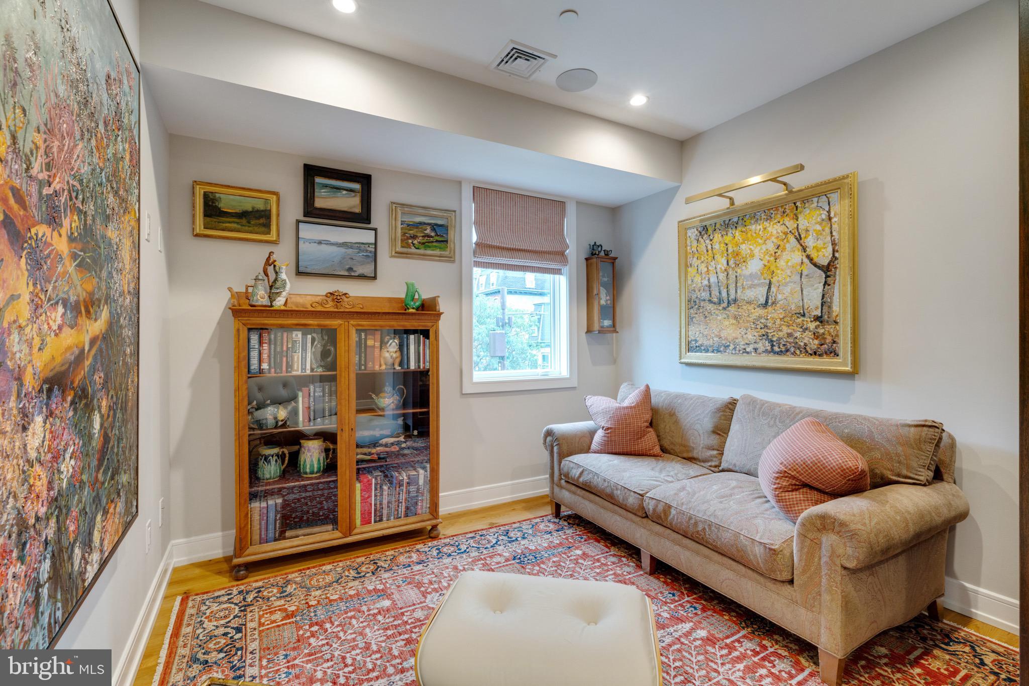 LOGAN SQUARE - Residential