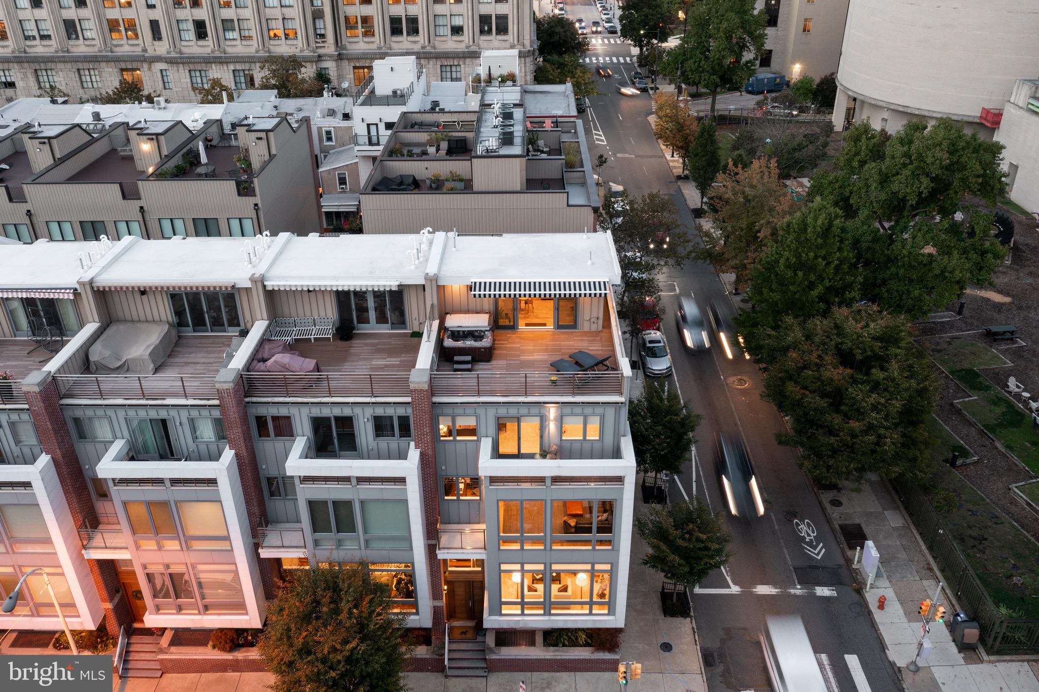 LOGAN SQUARE - Residential