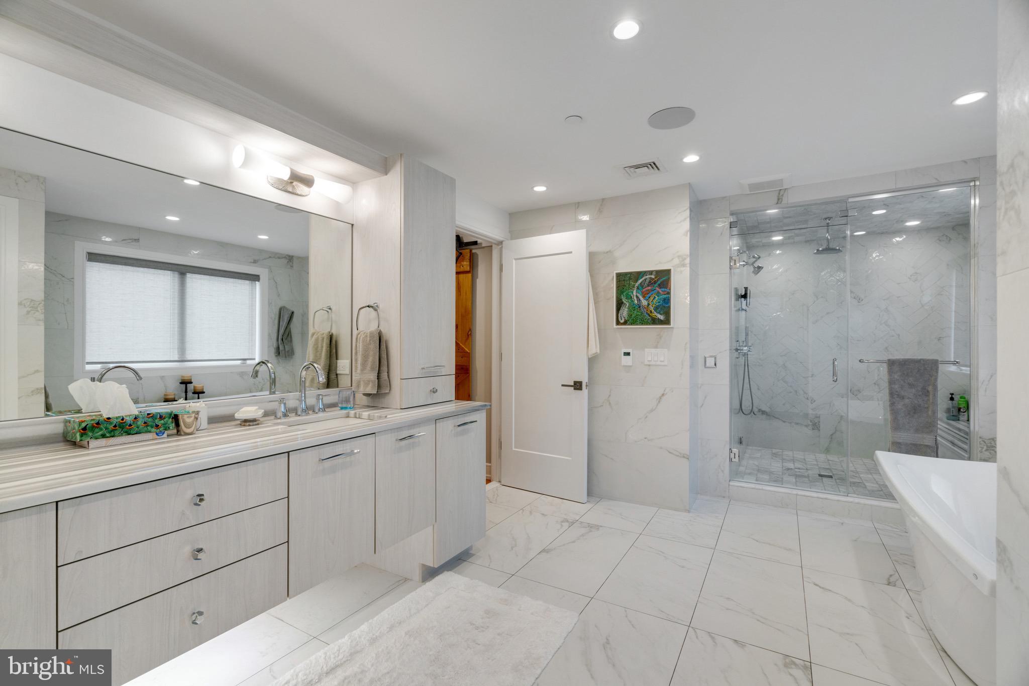 LOGAN SQUARE - Residential