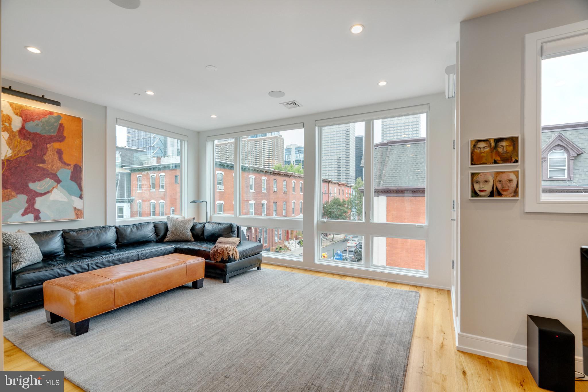 LOGAN SQUARE - Residential