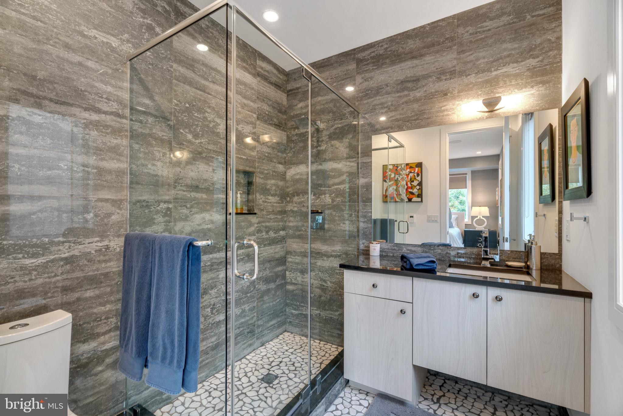 LOGAN SQUARE - Residential