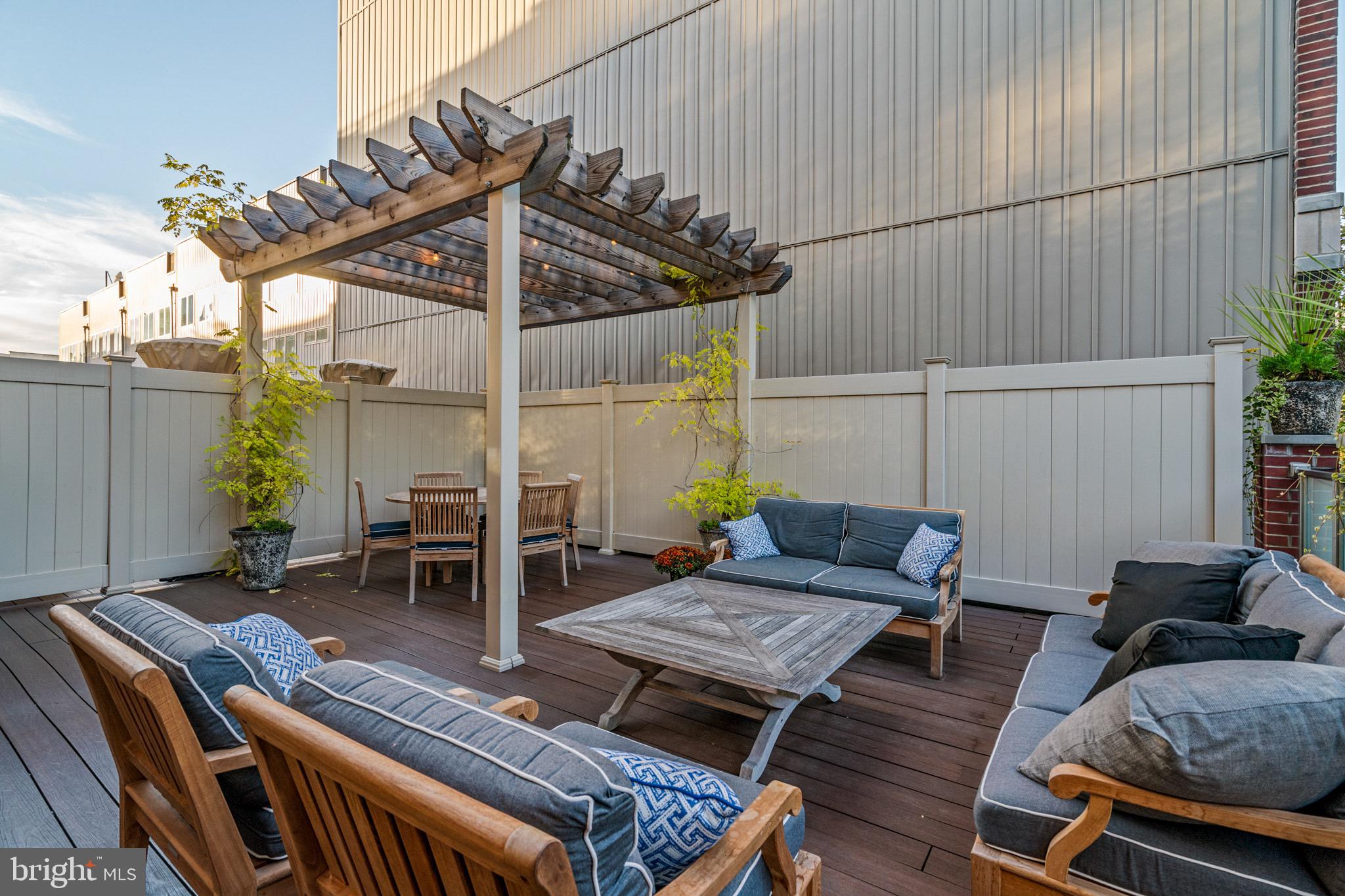 LOGAN SQUARE - Residential