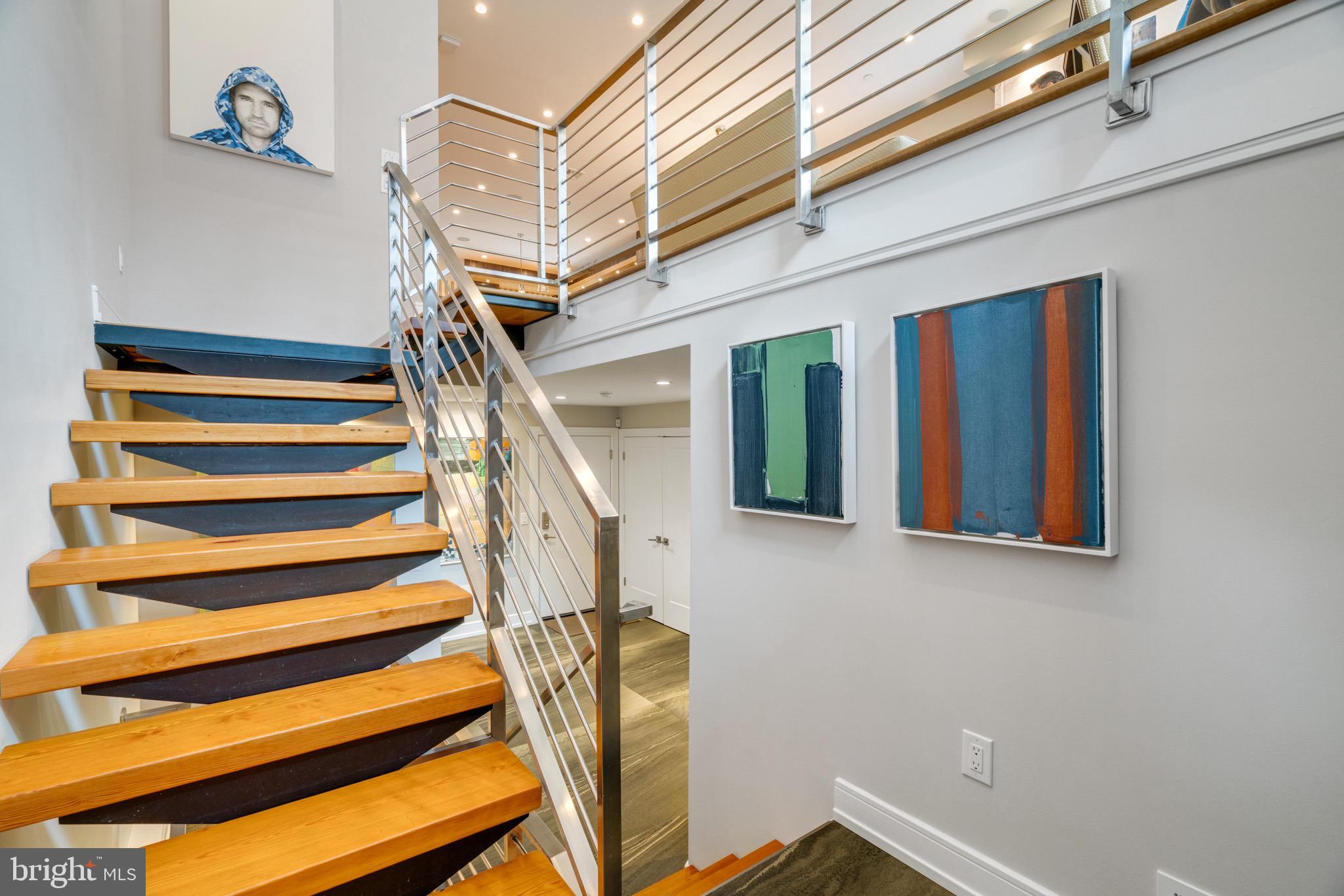 LOGAN SQUARE - Residential