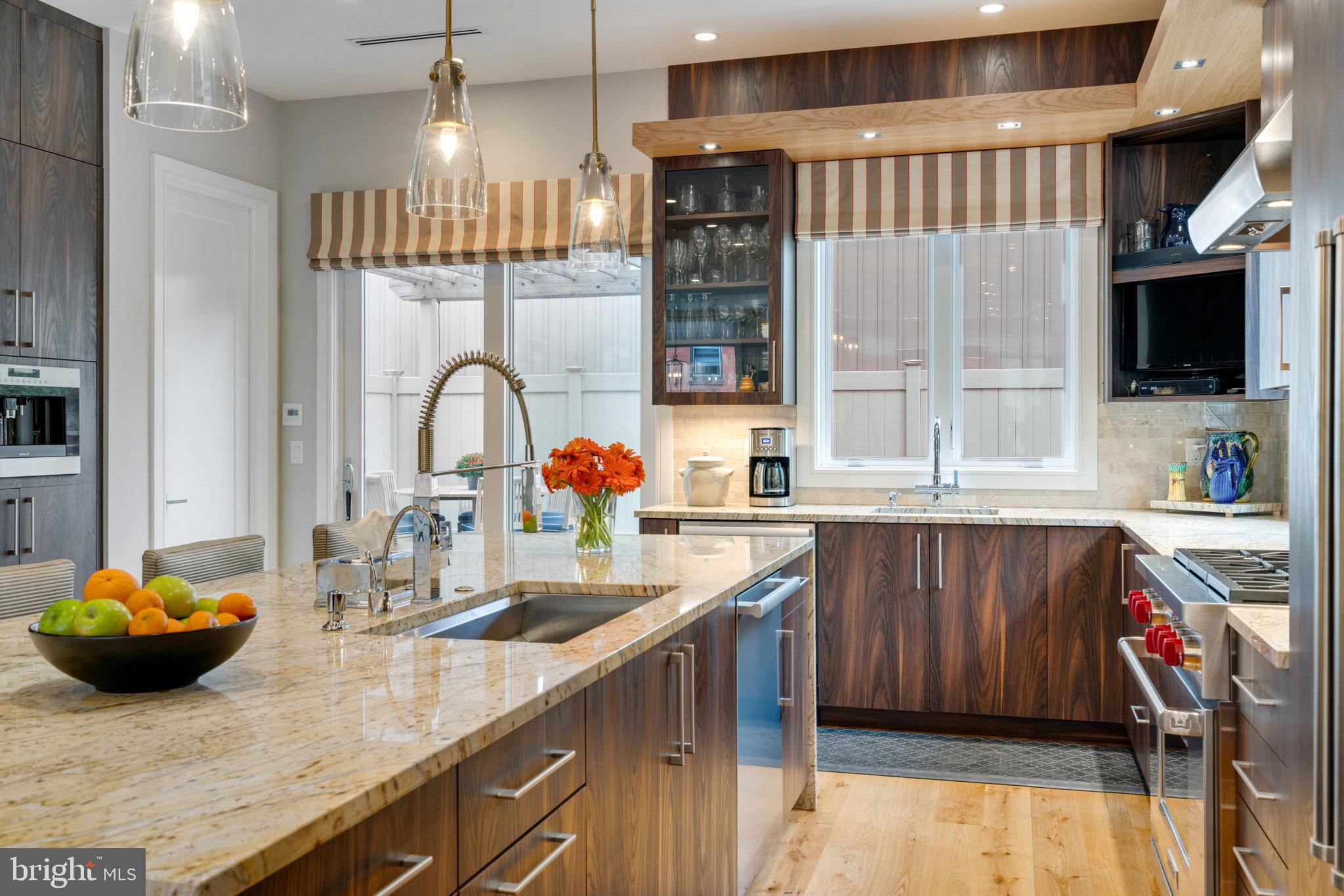 LOGAN SQUARE - Residential