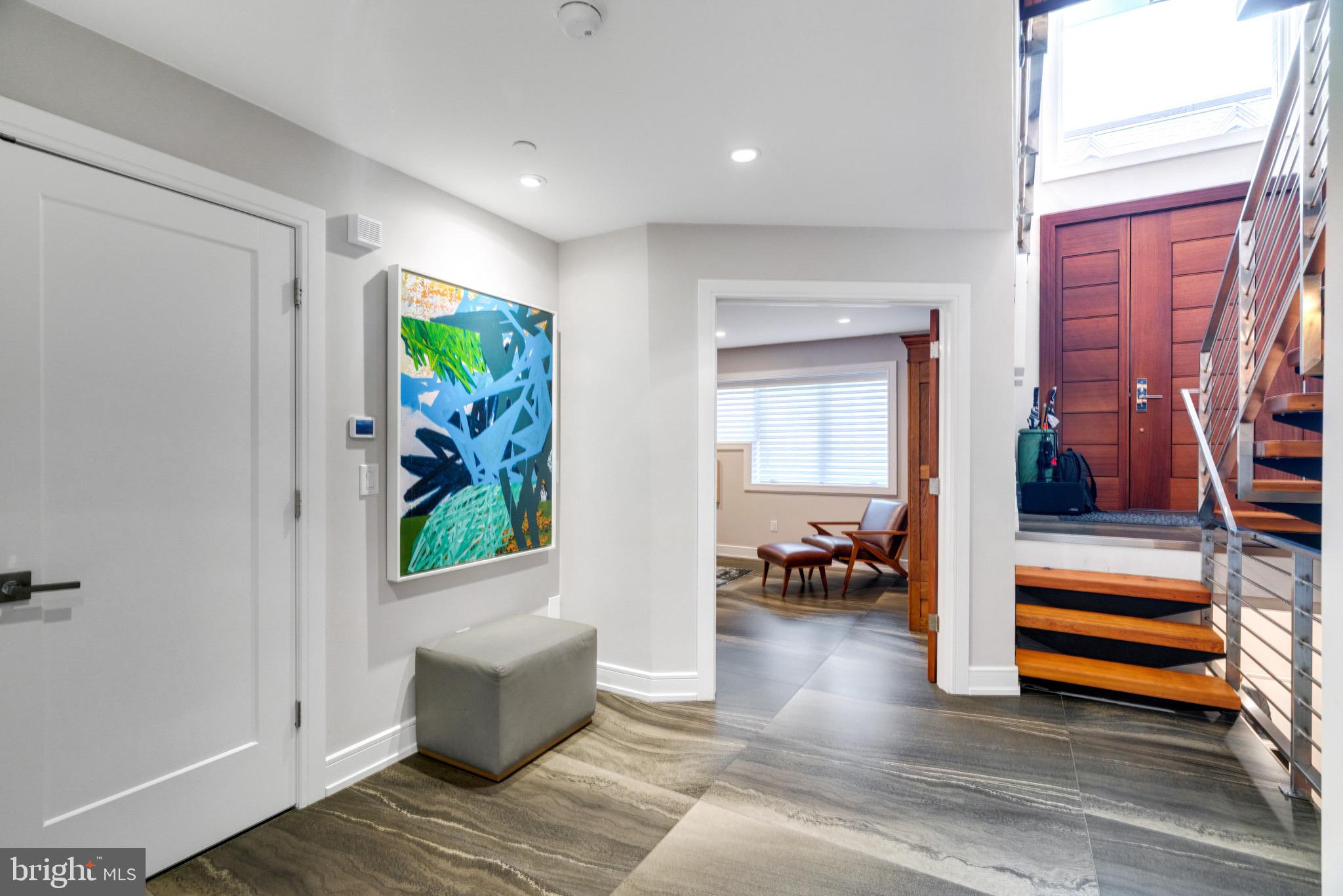 LOGAN SQUARE - Residential