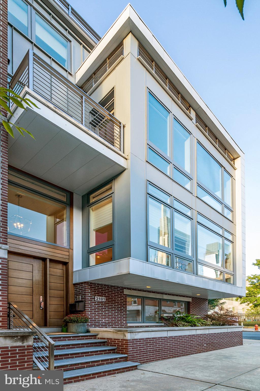 LOGAN SQUARE - Residential