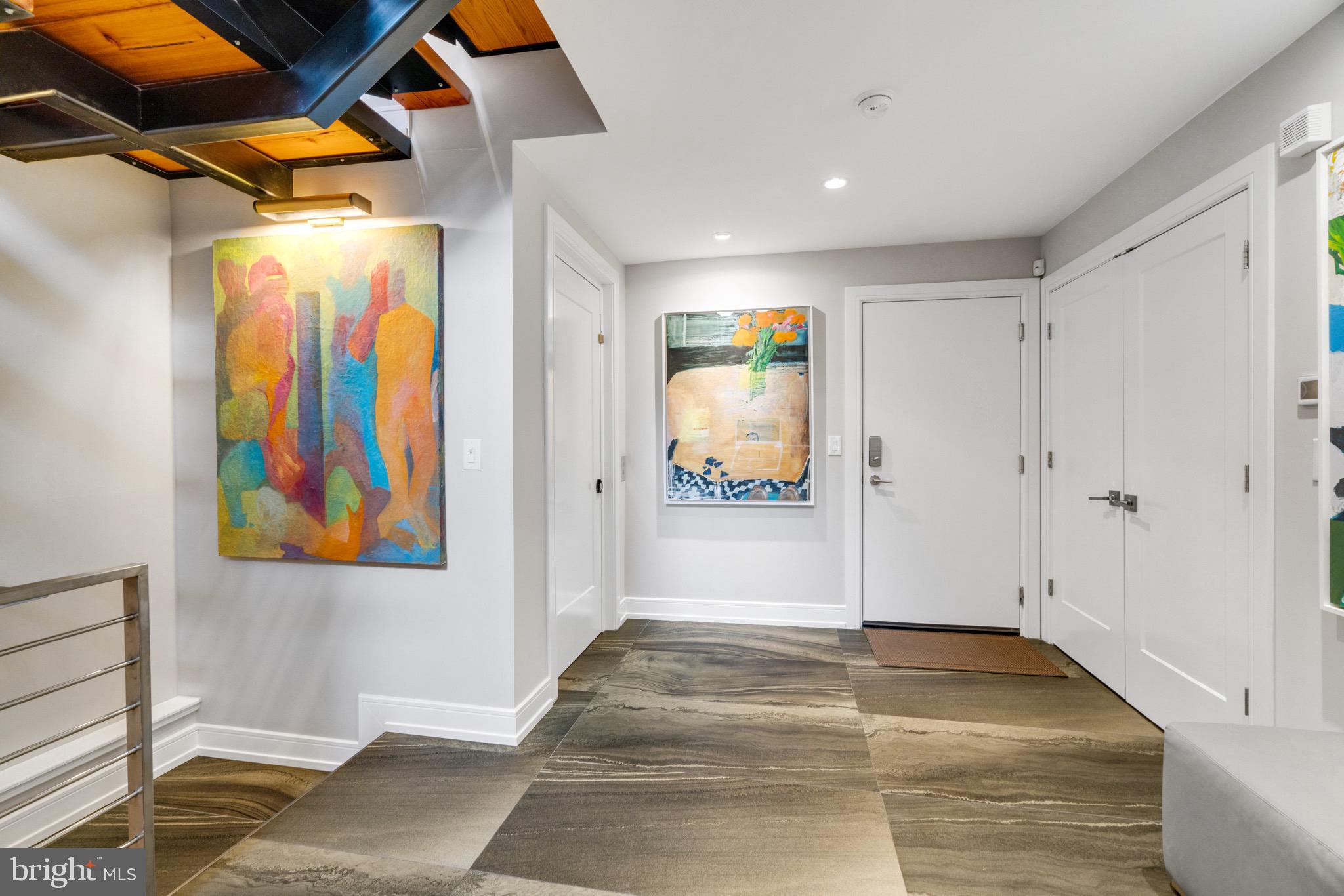 LOGAN SQUARE - Residential