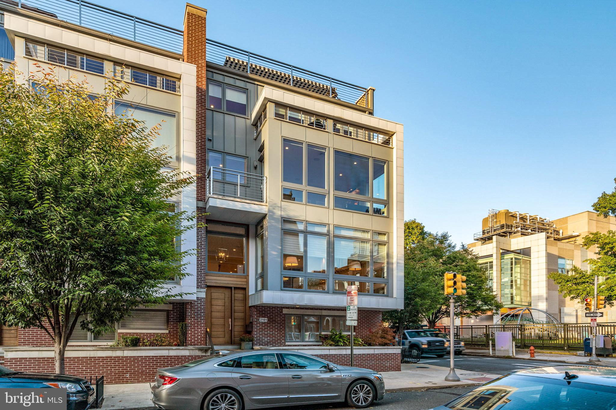 LOGAN SQUARE - Residential