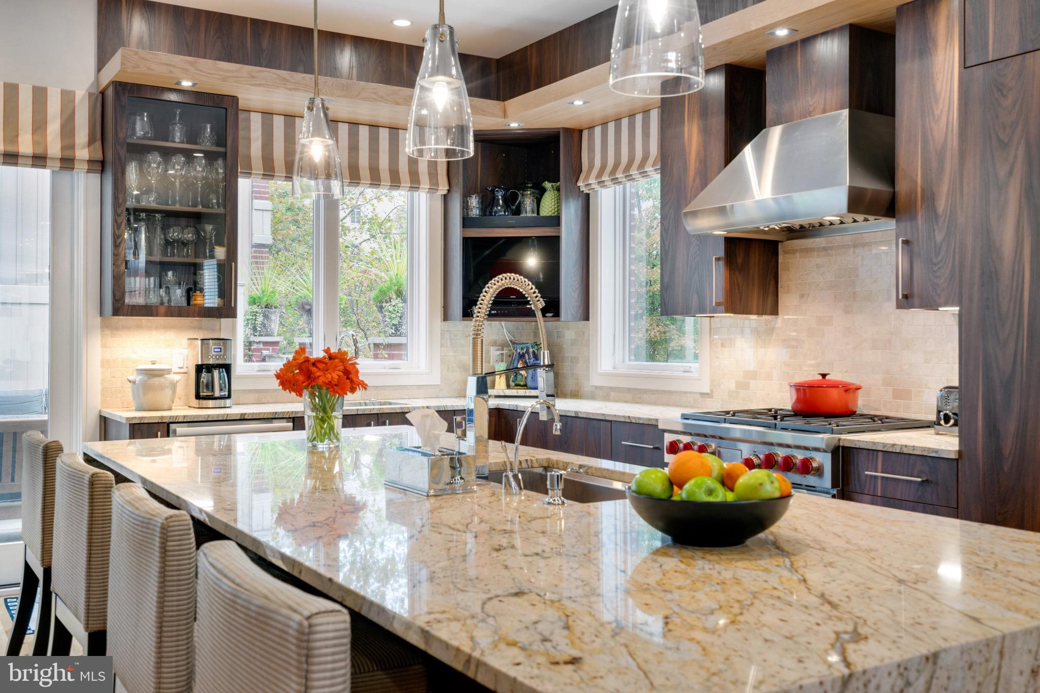 LOGAN SQUARE - Residential