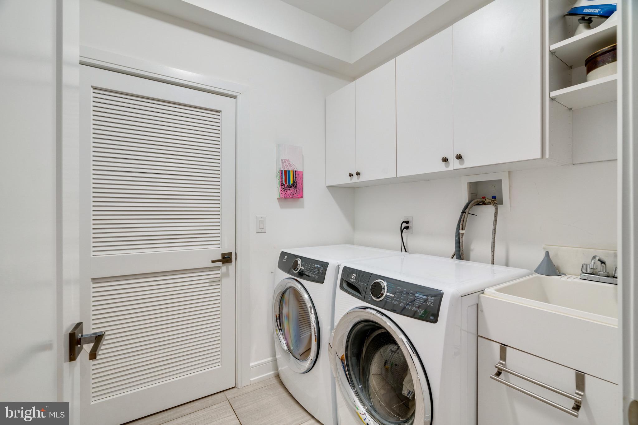 LOGAN SQUARE - Residential